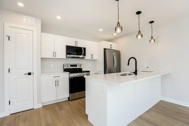Kitchen 2.jpg