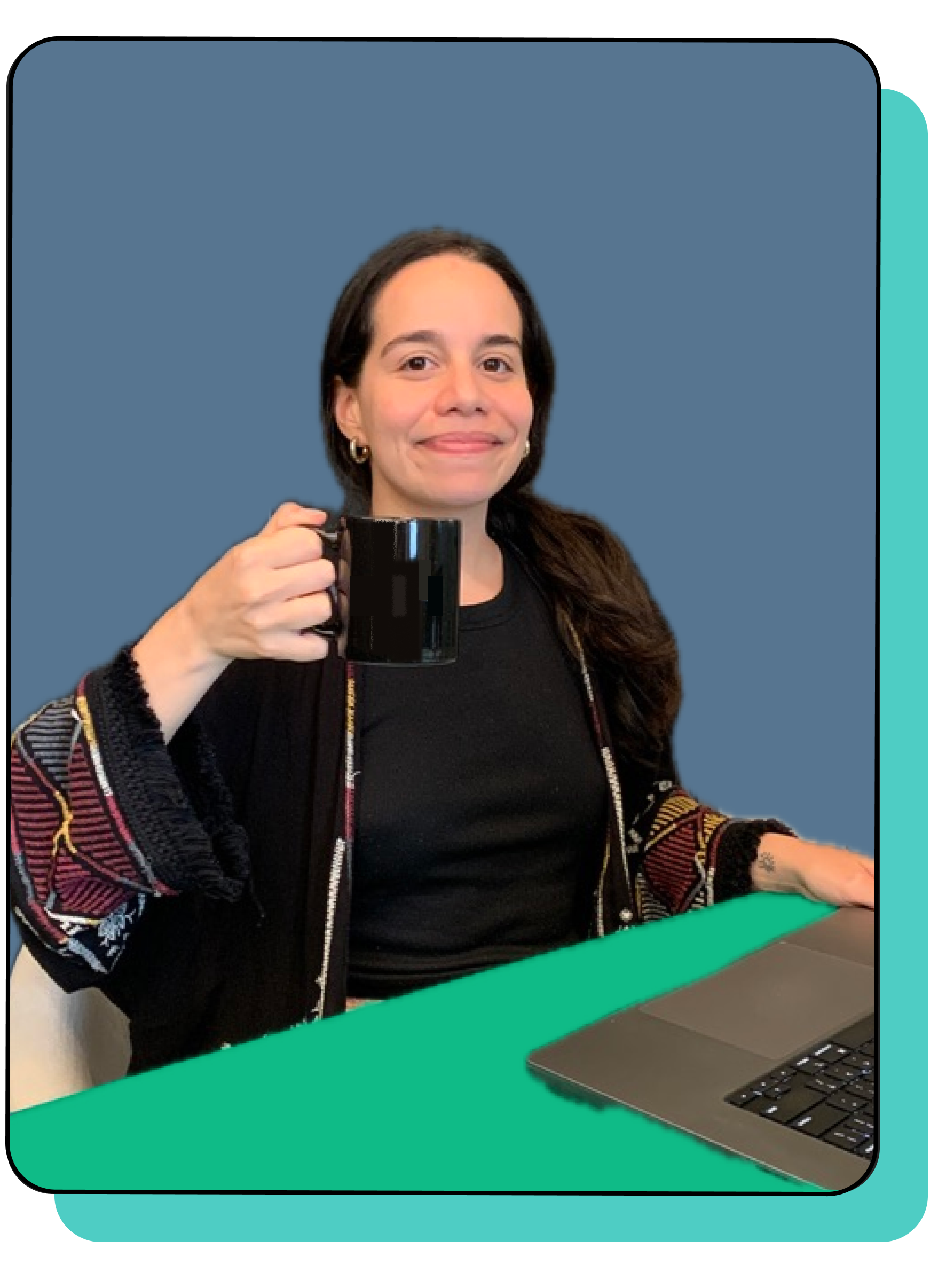 Monique Chevalier fundadora de Loop Lab tomando café