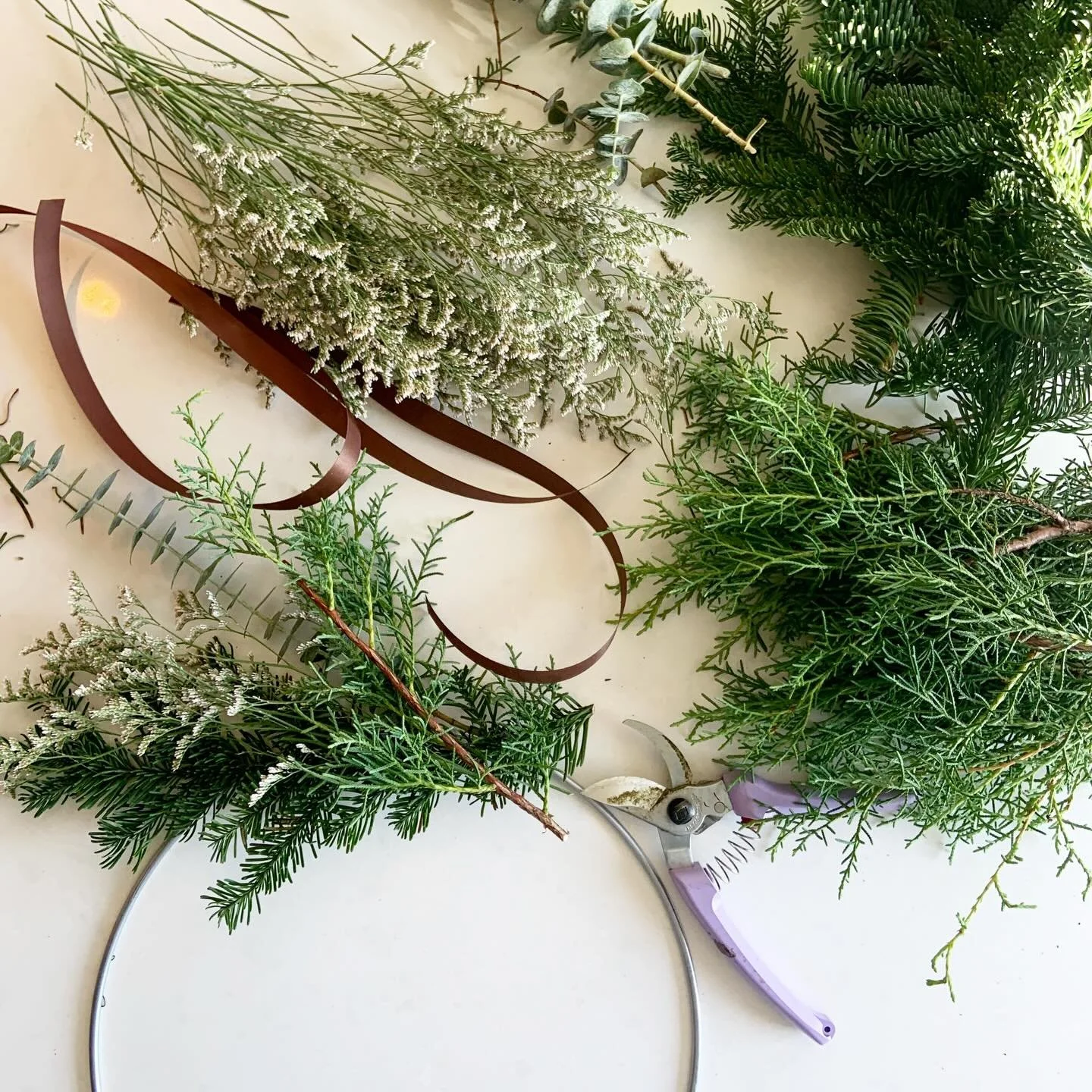 Make your own wreath! Private wreath-making workshops are available from November 20- December 20. We bring all the tools and materials to you and show you how it&rsquo;s done. Visit the link in our bio for details and booking.
#wreathmaking #wreathw