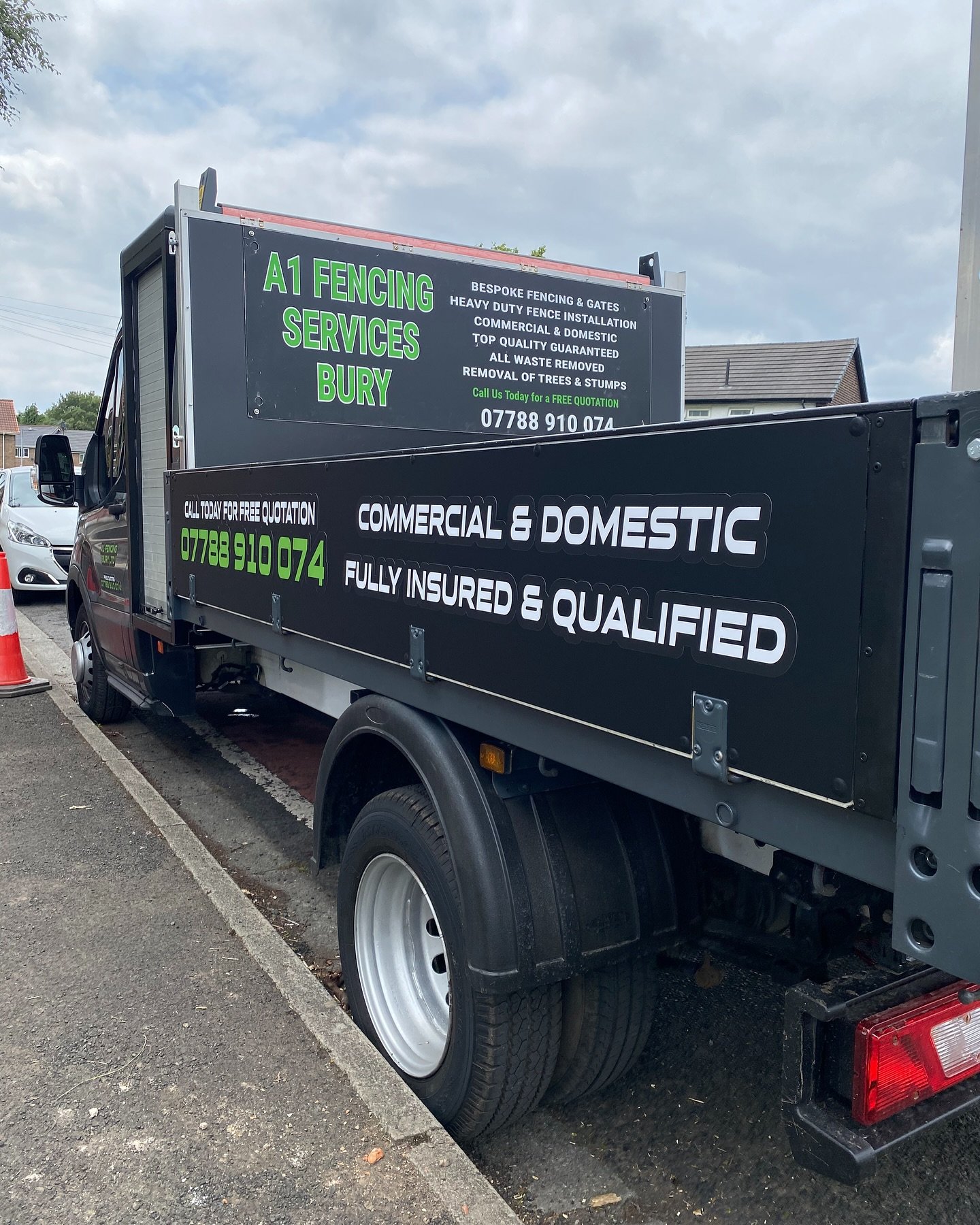 Huge congratulations to @a1fencingburyltd on the new vehicle. We had the pleasure of designing and installing graphics to the sides of the vehicles to give it that little pop. 🥤
#manchesterbusiness #manchesterbusinesses #Manchestersigns #signsmanc
