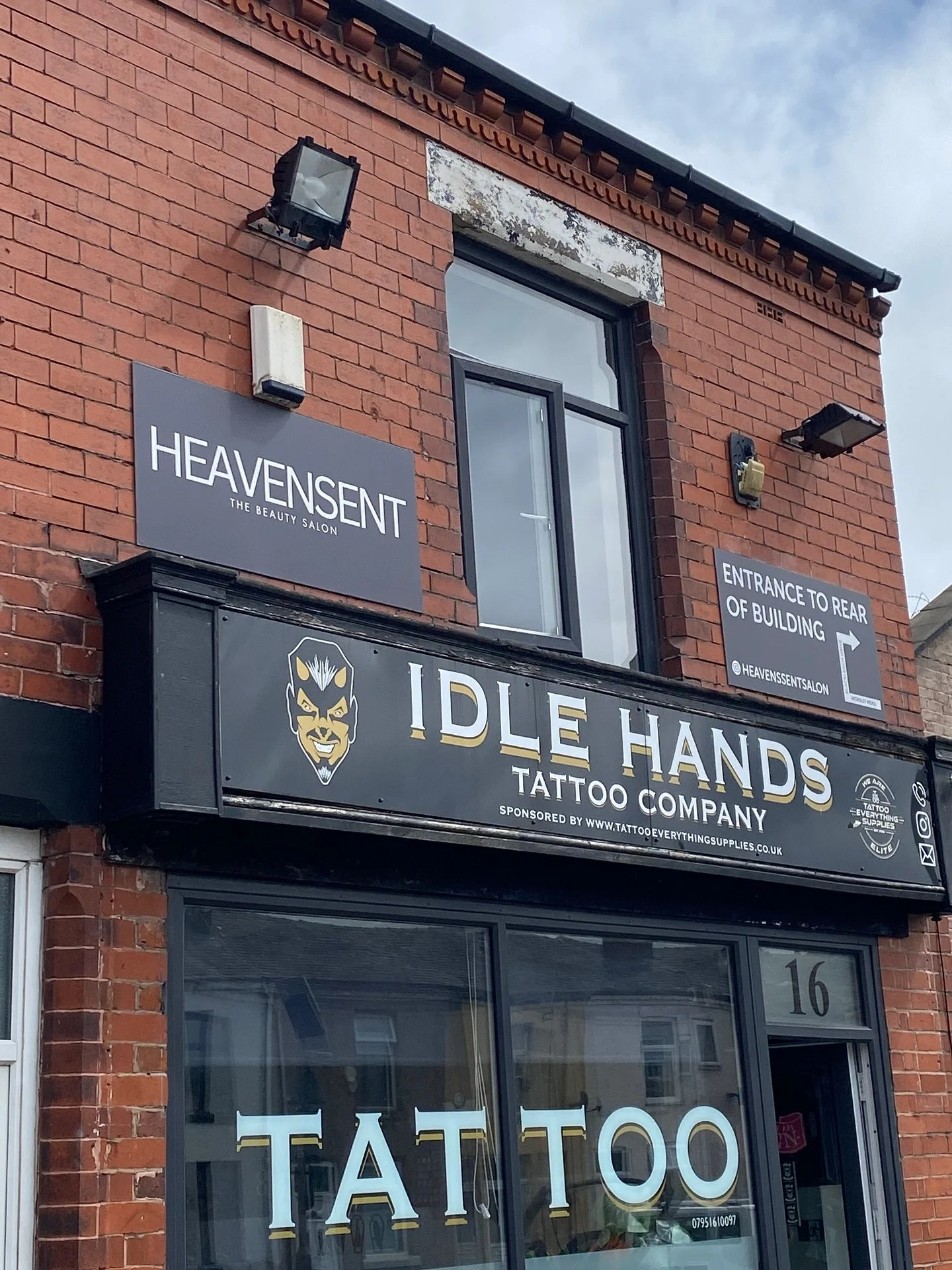 Sorry we haven’t posted in a while but holiday blues were all around us 😂 . We were up @heavensentmcr a few weeks ago and how amazing do these signs look. 😍
#manchesterbusiness #manchestersalons #signsmanchester