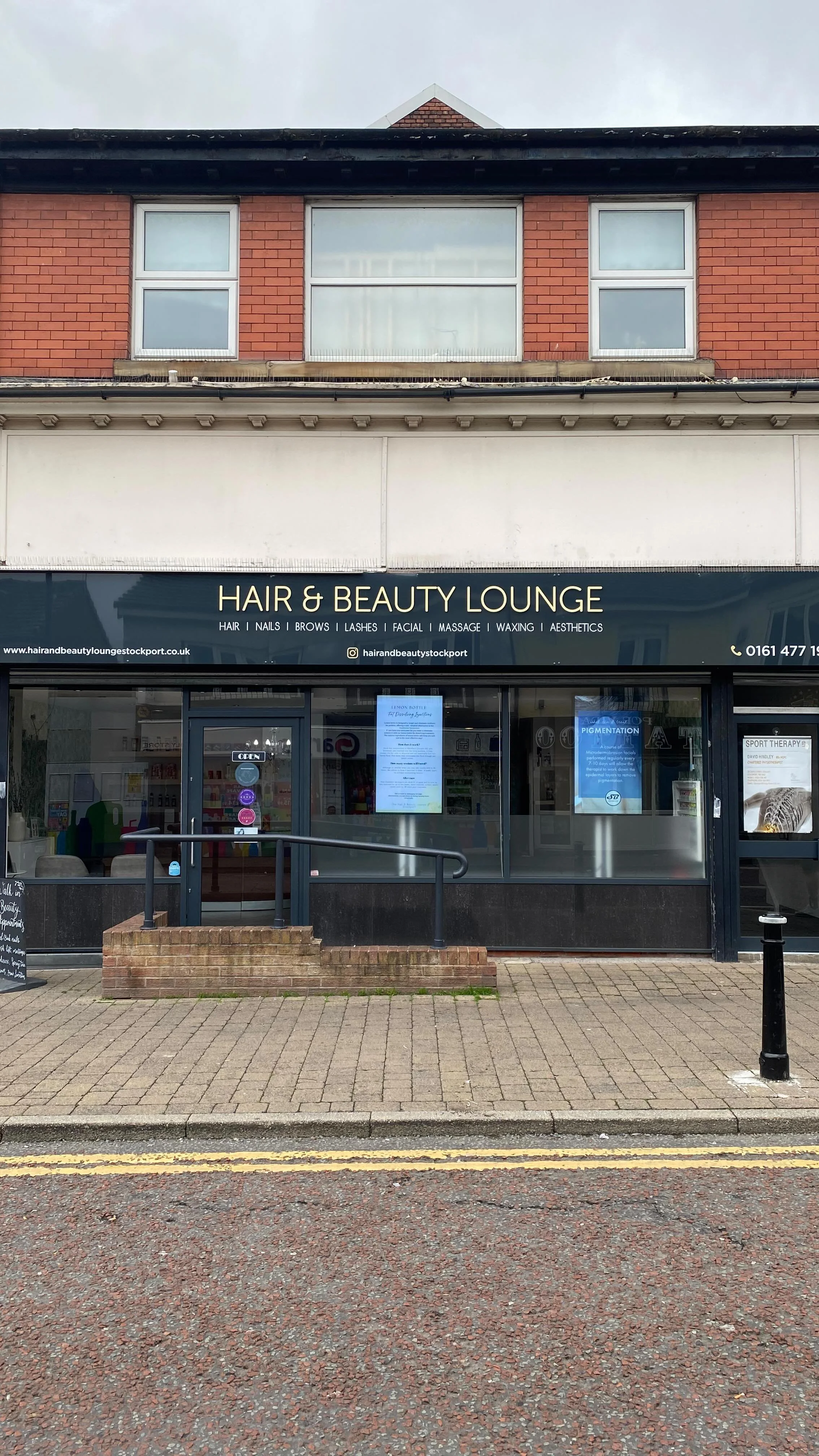 How amazing does this look.
@hairandbeautystockport
#signsmanchester #salonmanchester #stockportbusiness