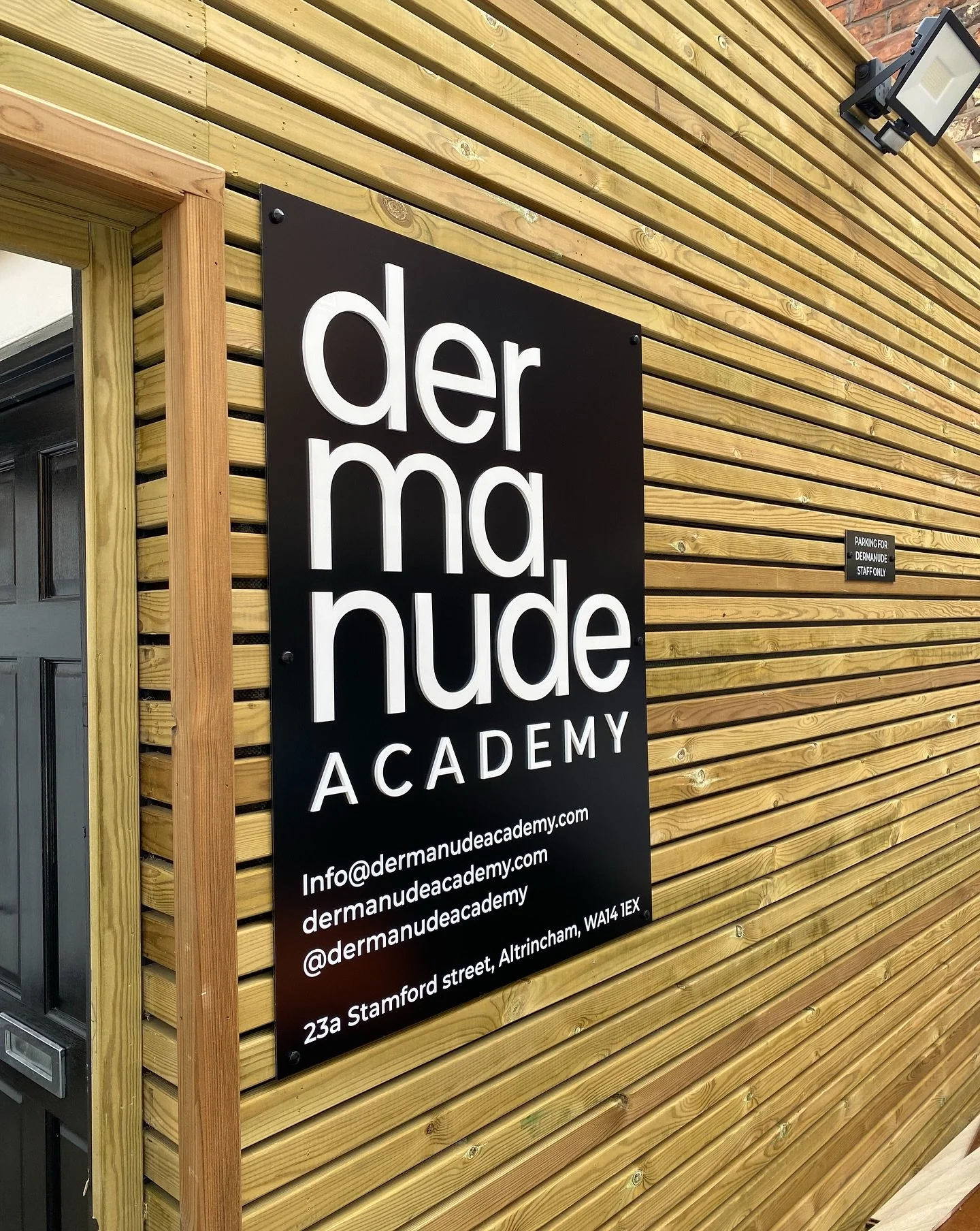 From design to install we&rsquo;ve got you covered @rapidsignsuk 

#manchestermarketing #marketingmanchester #altrinchambusiness #skinclinicaltrincham