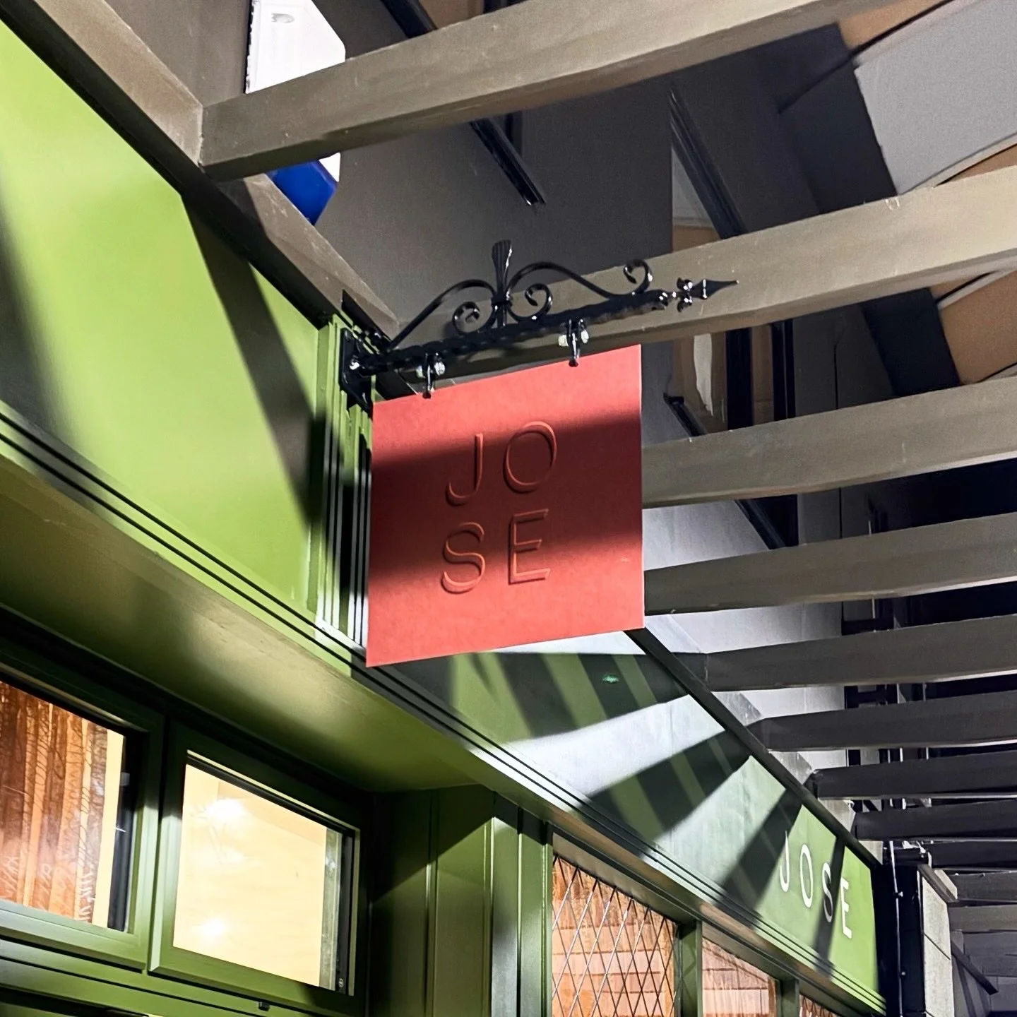 From design to install we&rsquo;ve got you covered. 

#rapidsigns #manchestersigns #signsmanchester  #wilmslowbusiness