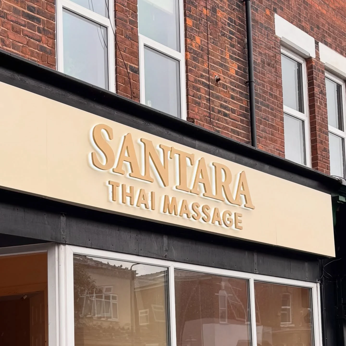 From design to install we&rsquo;ve got you covered @rapidsignsuk 

#marketingmanchester #signsmanchester #manchestersigns