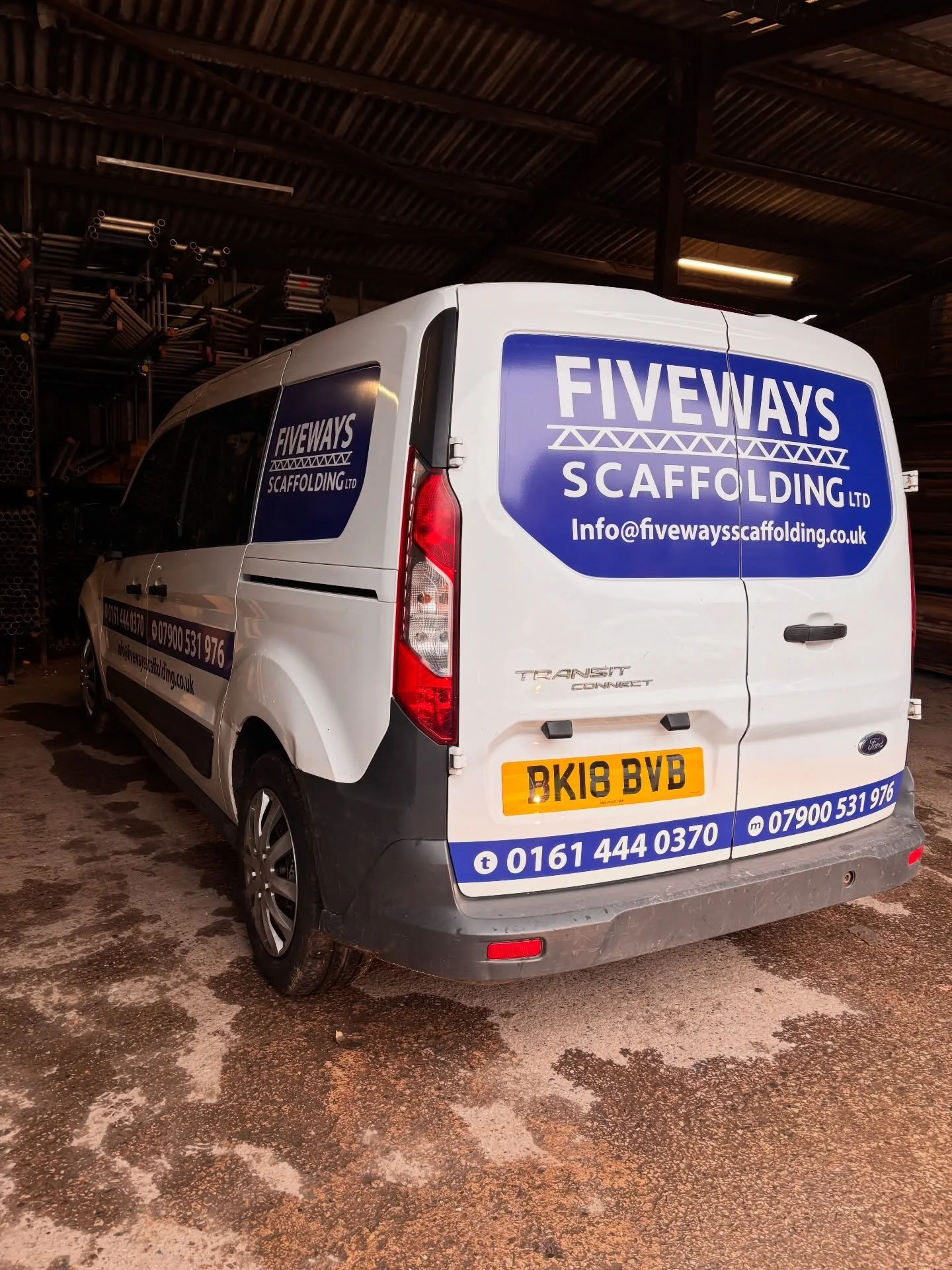 From design to installation we&rsquo;ve got you covered at @rapidsignsuk . 

#oldhambusiness #manchesterscaffolding #scaffoldsign #manchestersigns #signsmanchester