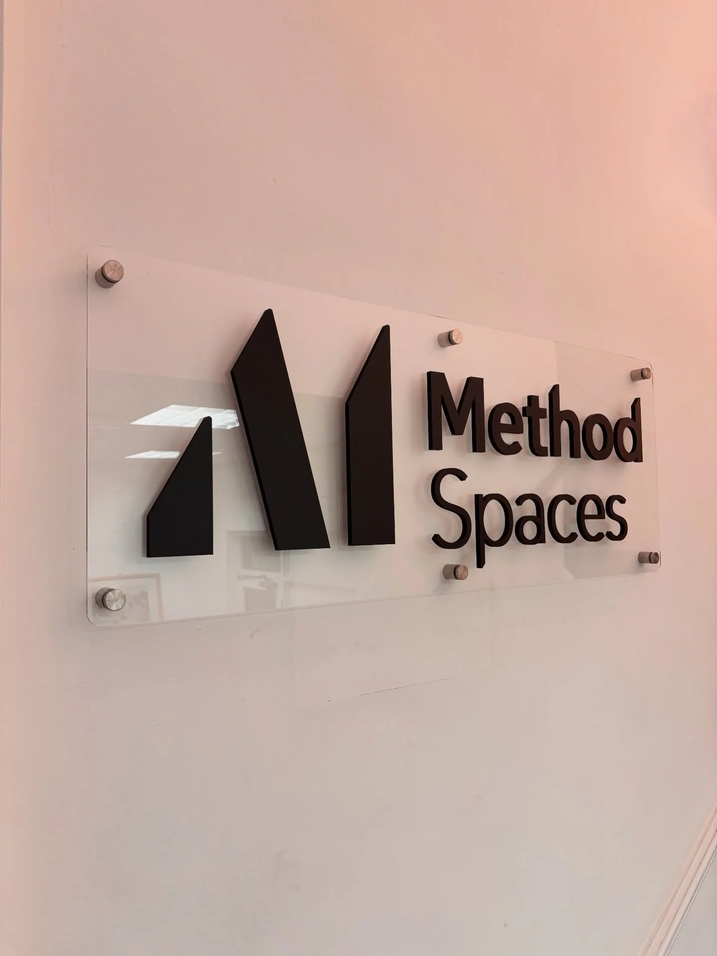 From design to install we&rsquo;ve got you covered @rapidsignsuk 

#manchesterbusiness #boltonbusiness #signsmanchester #manchestersigns