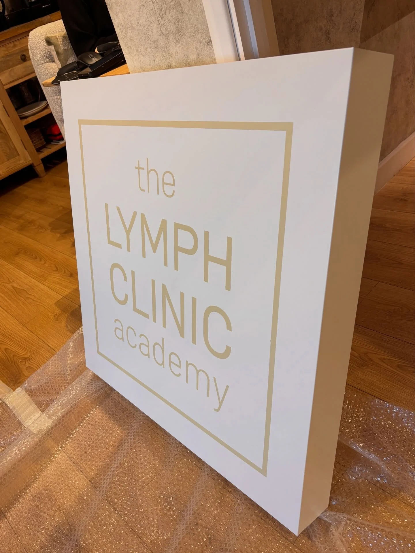 We had the pleasure of manufacturing this sign for @thelymphclinic_ . How amazing does this look? 😍

#altrinchambusiness #lymphaticdrainage #altrinchamclinic