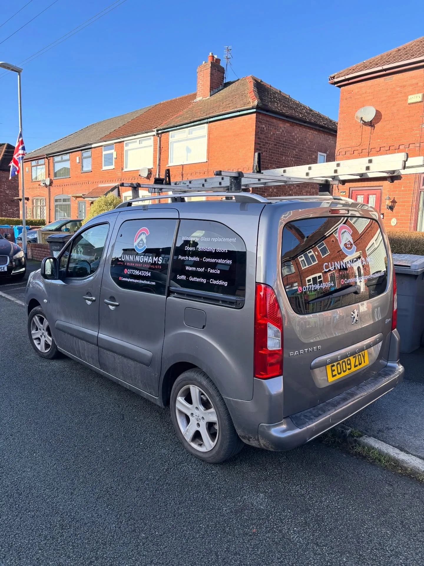 From design to install we&rsquo;ve got you covered @rapidsignsuk 

#manchesterbusiness #manchesterbusinesses #signsmanchester