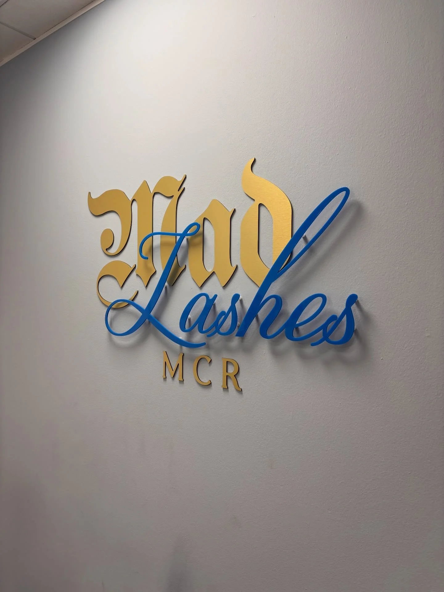We made it official today for @madlashes_mcr . Huge congratulations Laura and how amazing does this look. 😍😍😍

#manchesterbusiness #manchesterbusinesses #lashesmanchester #salonmanchester #salonsigns