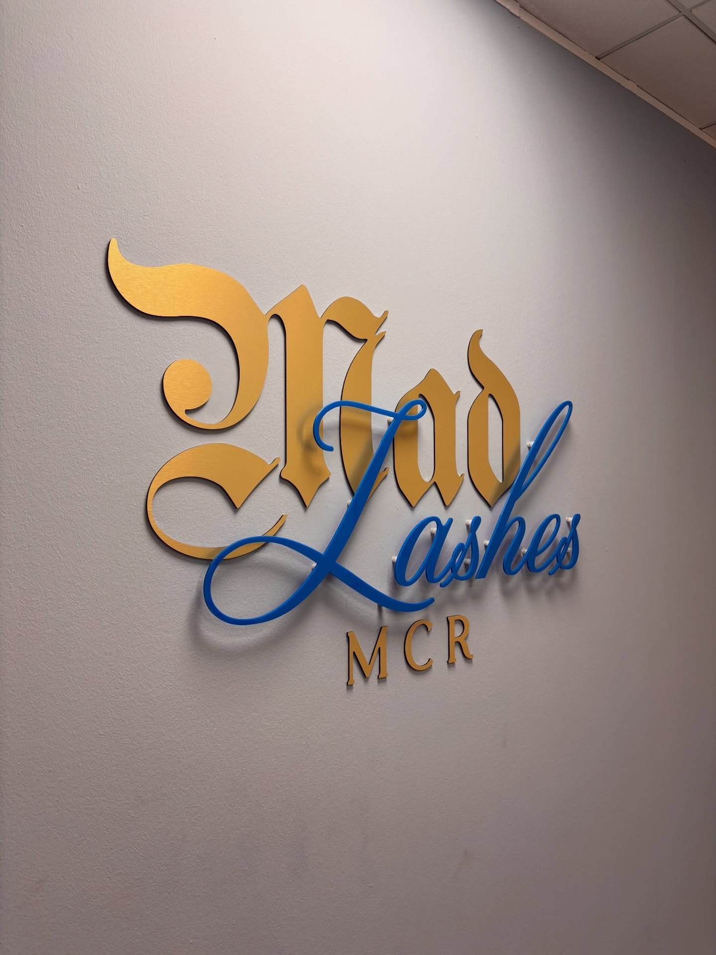 From design to install we&rsquo;ve got you covered every step of the way. We&rsquo;re here to help you get it right the first time. 😊

#manchesterbusiness #manchesterbusinesses #signs