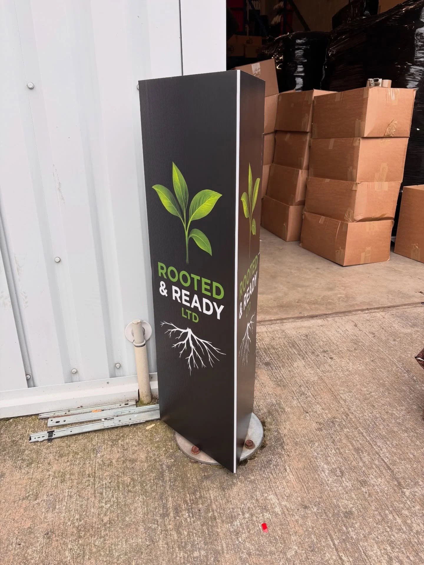 From design to install we&rsquo;ve got you covered @rapidsignsuk 

#manchesterbusiness #manchesterbusinesses #signsmanchester #manchestersigns