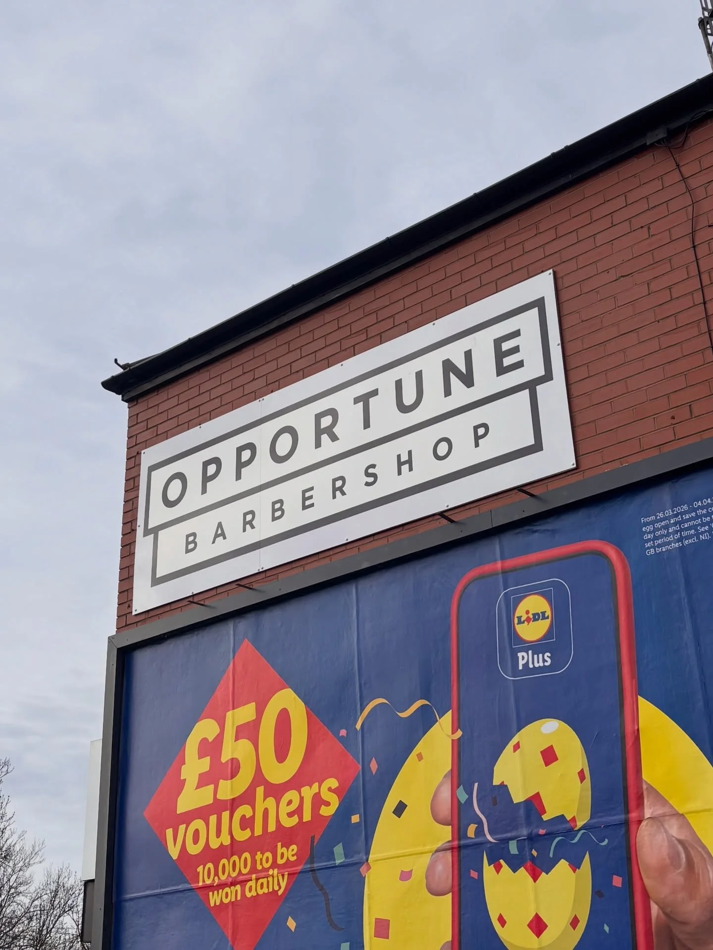 We were up @opportunebarbers this morning. Now you can&rsquo;t miss it. 😍

#manchesterbusiness #manchesterbusinesses #barbershop