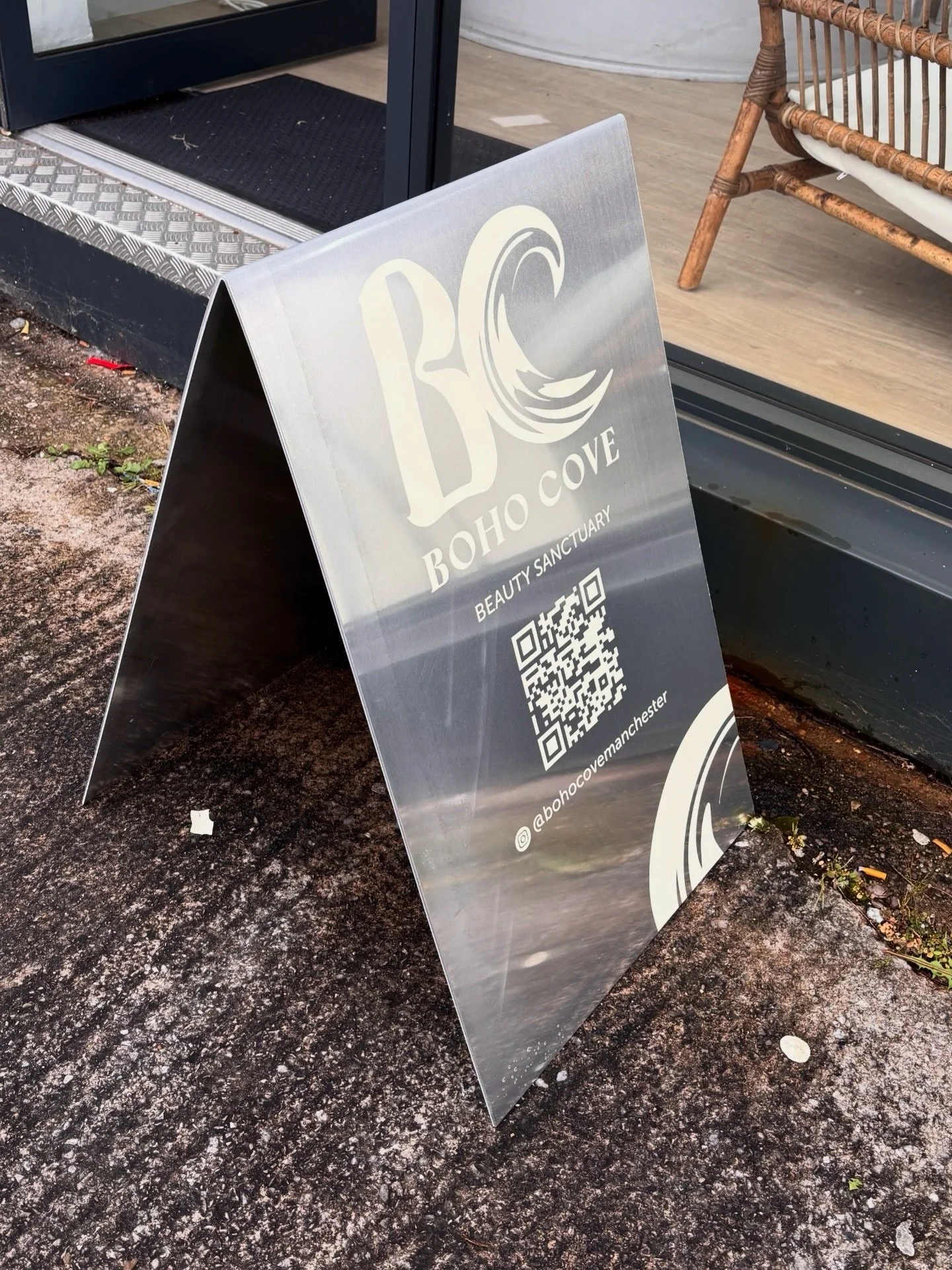 Stainless steel pavement signs we did for @bohocovemanchester . How amazing do these look? 😍

#pavementsigns #aboard #bespokesigns #manchesterbusiness