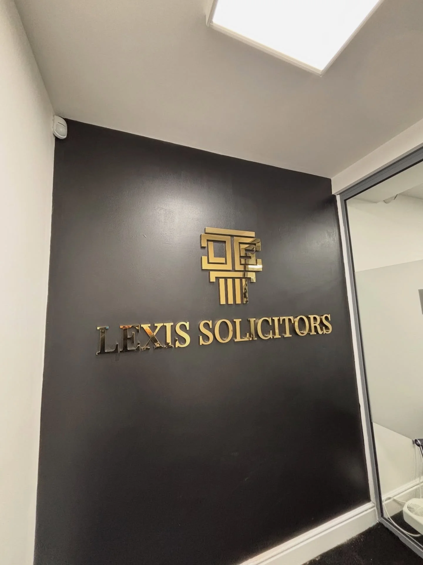 Choosing the right tup of signage is extremely important. Several factors can determine what type of signage is suitable. We&rsquo;re here to help you get it right the first time. 

#manchesterbusiness #manchesterbusinesses #signmanchester