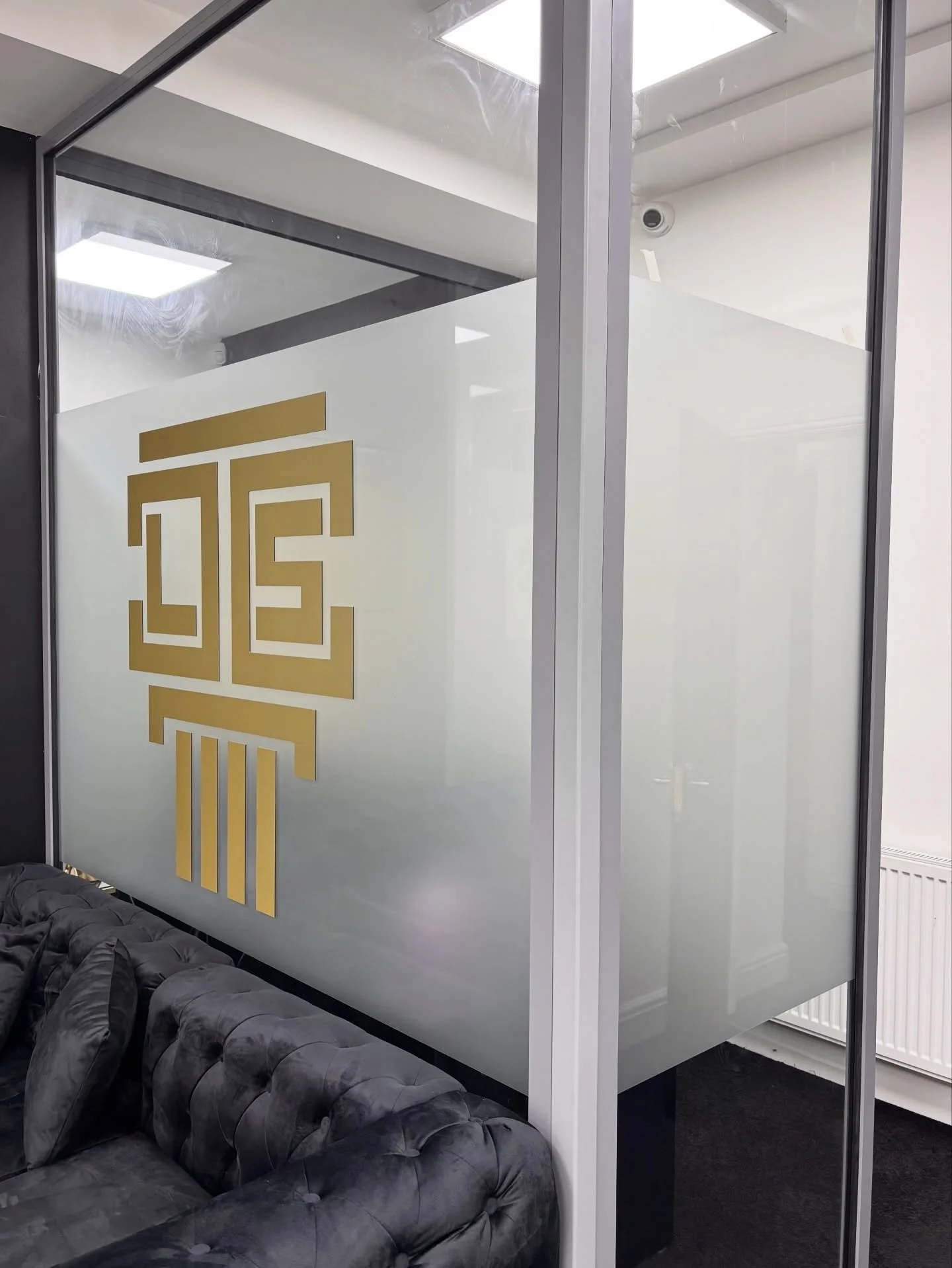 Back again @lexissolicitors for some window frosted and gold logo emblem to finish it off. 

#manchesterbusiness #manchesterbusinesses #rapidsigns