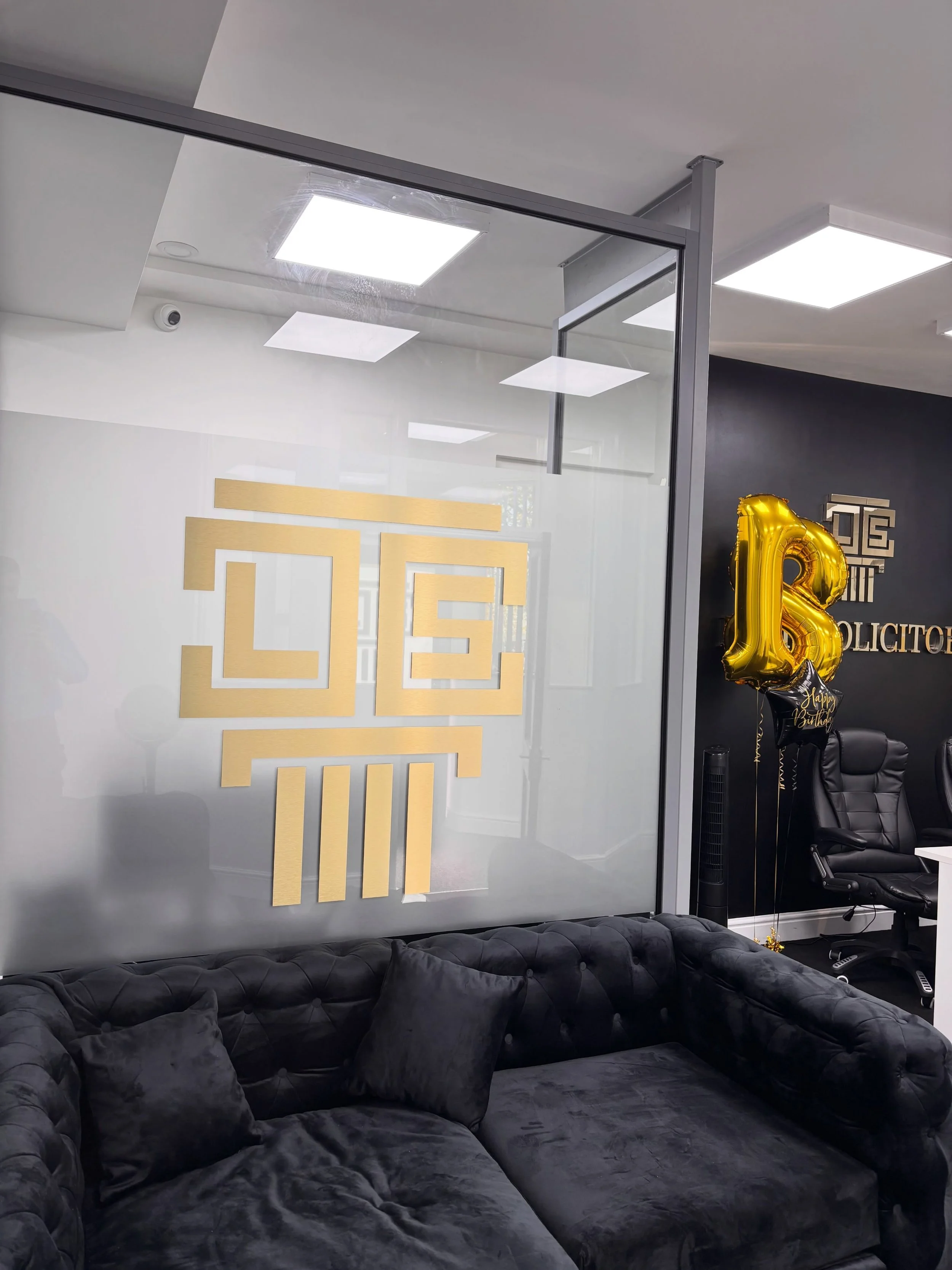 From design to installation we&rsquo;ve got you covered every step of the way @rapidsignsuk 

#manchesterbusiness #manchesterbusinesses #rapidsigns #signcompany