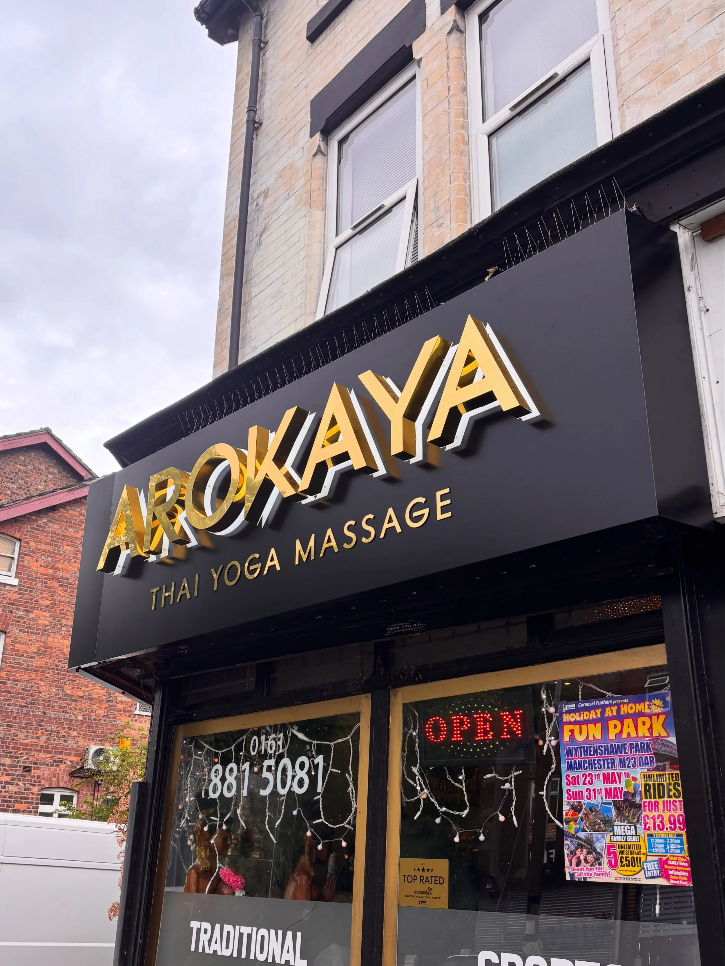 We end the week with this absolutely beautiful work of art, that&rsquo;s what we call it 😂. Who would have thought that while we were putting this up Manchester would bless us with torrential rain ☔️. We were up at @arokayathaimassage557 , how amazi
