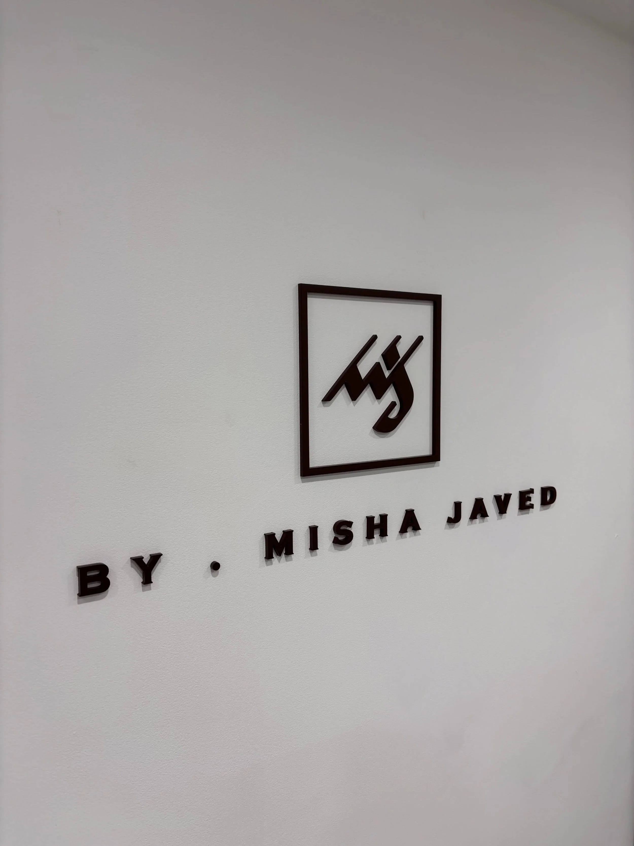 From design to install we&rsquo;ve got you covered every step of the way @rapidsignsuk 

@misha.javed 

#manchesterbusiness #rapidsigns