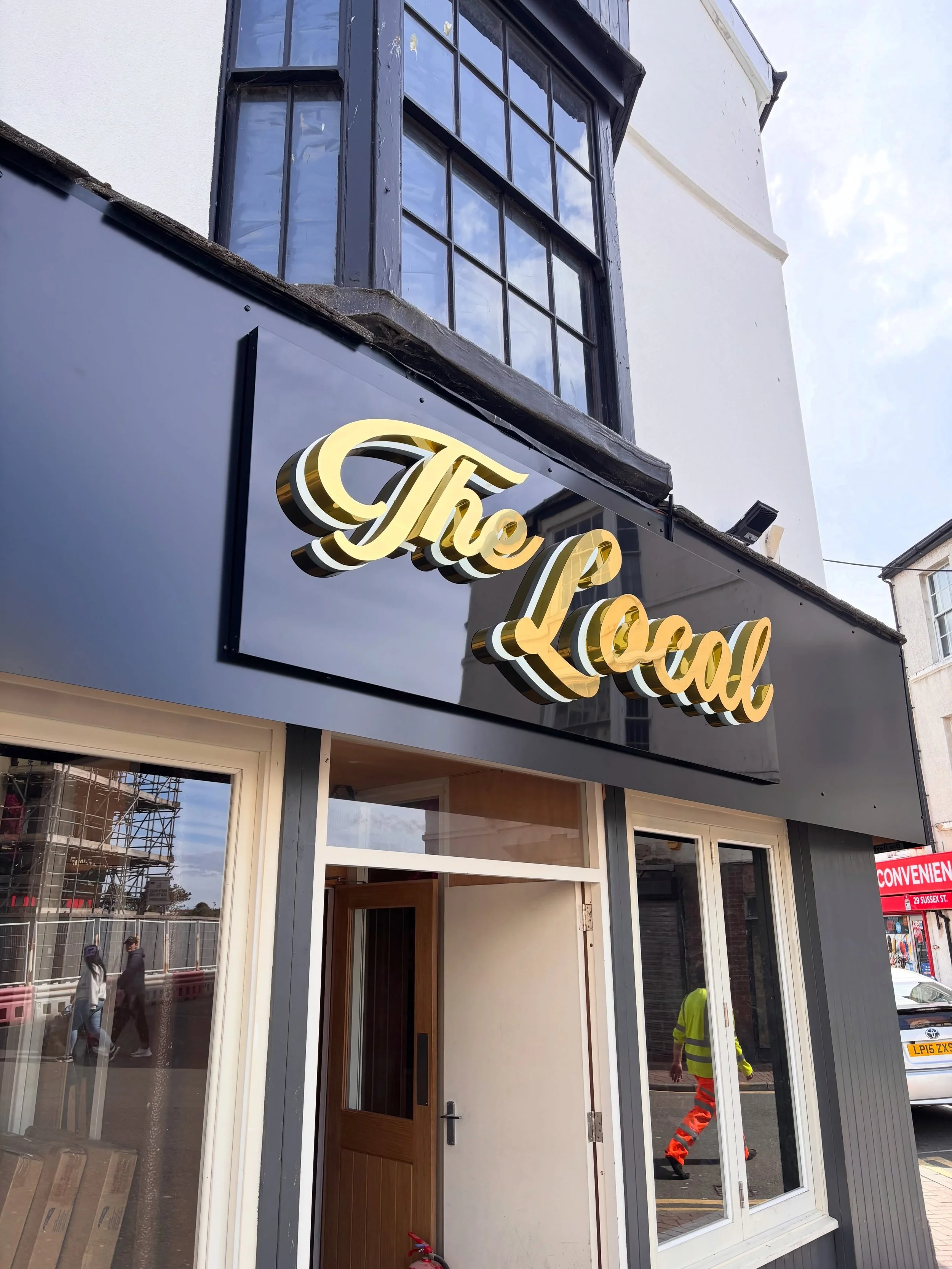 From design to install we&rsquo;ve got you covered every step of the way @rapidsignsuk 

#walesbusiness #signswales #rhyl