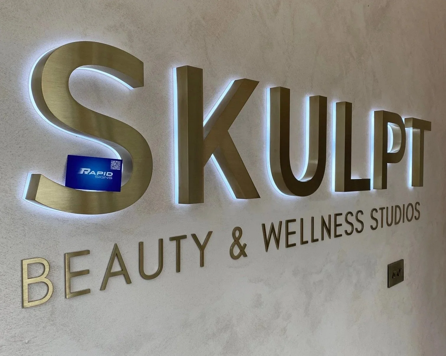 How Effective Salon Signage Can Attract More Walk-In Clients Across Greater Manchester