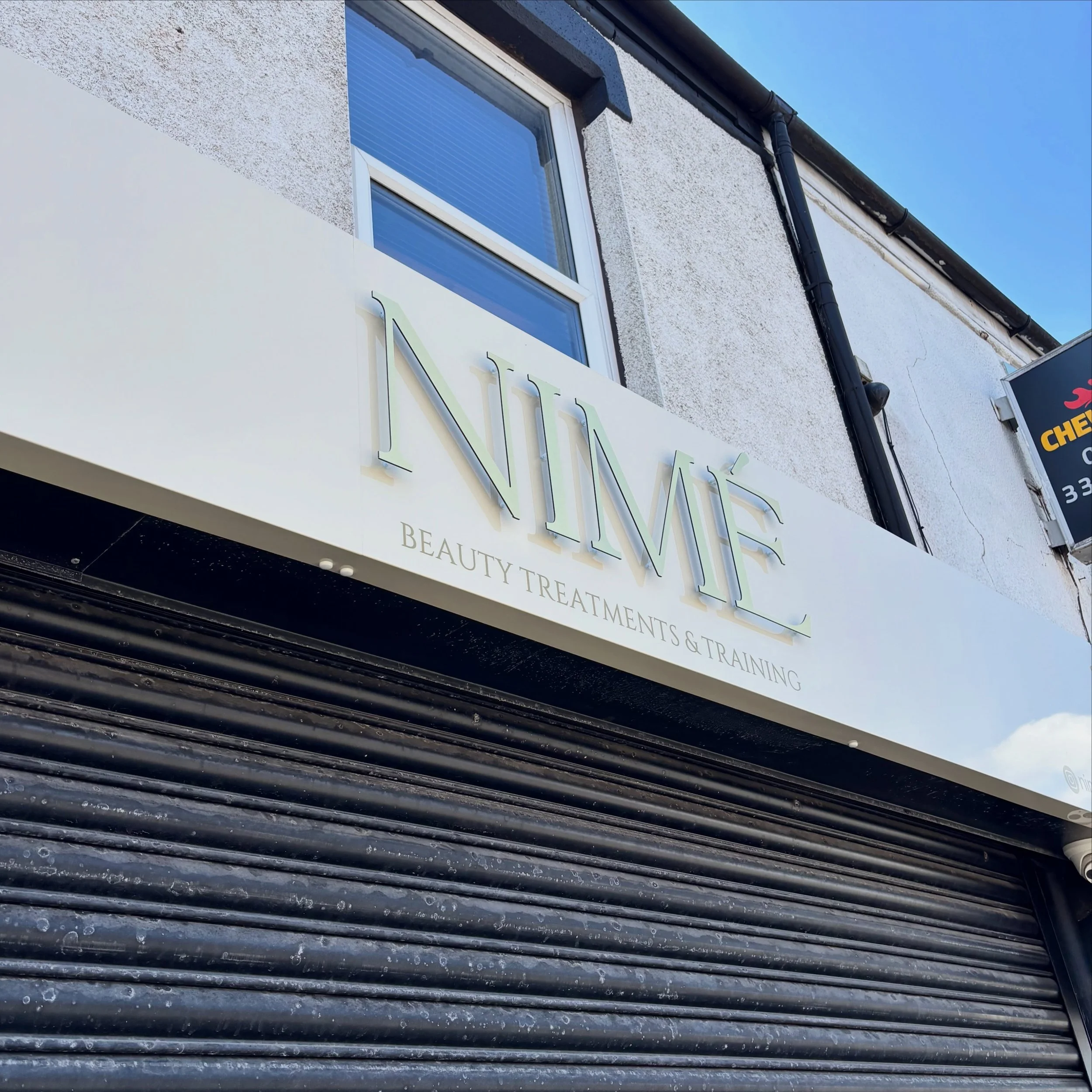 Your signage is your first impression to potential clients and first impressions can create the lasting impression. Let us help you get it right the first time @rapidsignsuk 

#manchesterbusiness #manchesterbusinesses #newbusiness #salonsigns