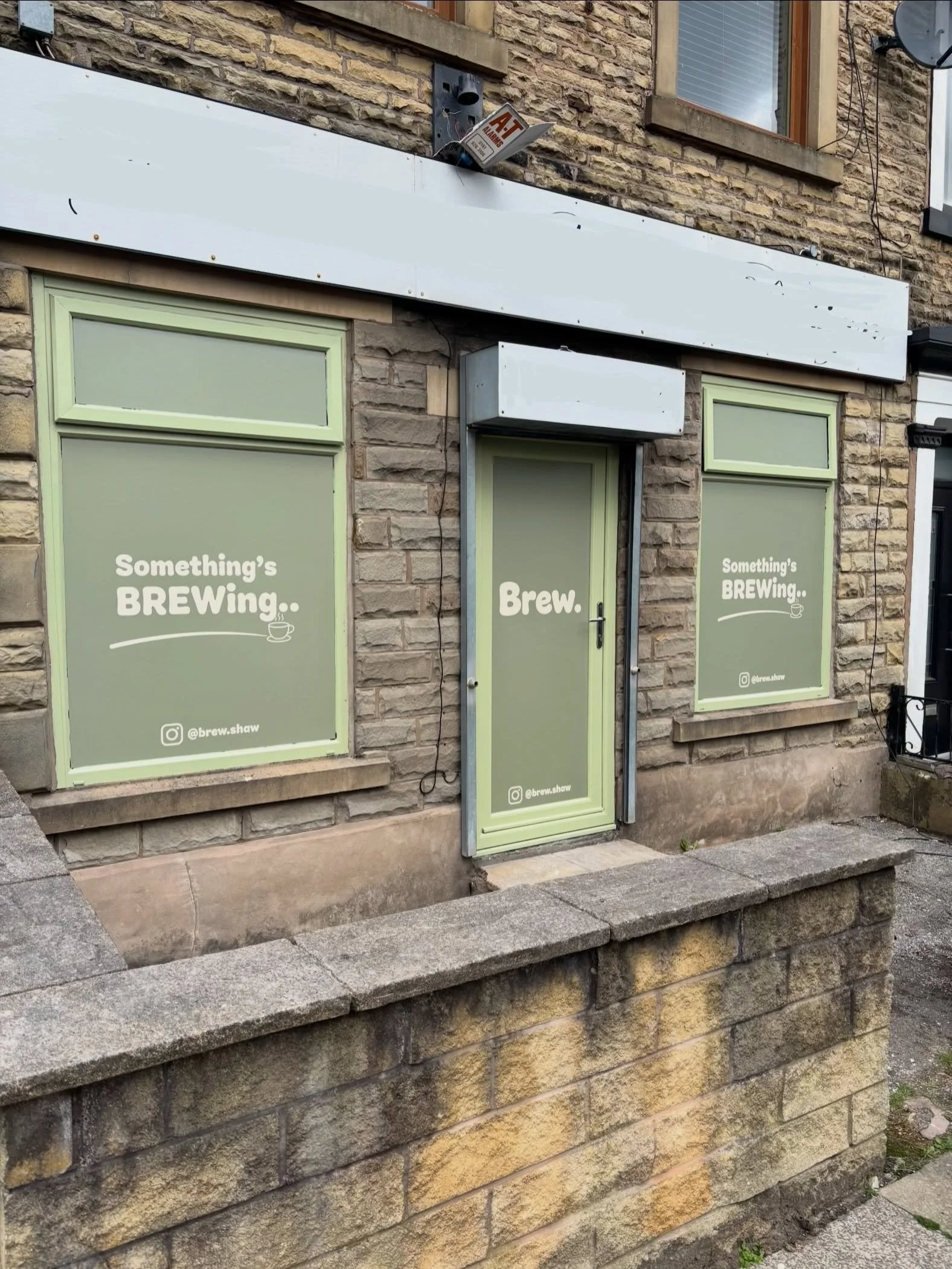 Your signage is the first thing potential customers notice. Let us help you get it right the first time @rapidsignsuk 

PS. The signs are yet to come! 😂

#manchesterbusiness #shawbusiness #cafe #oldham