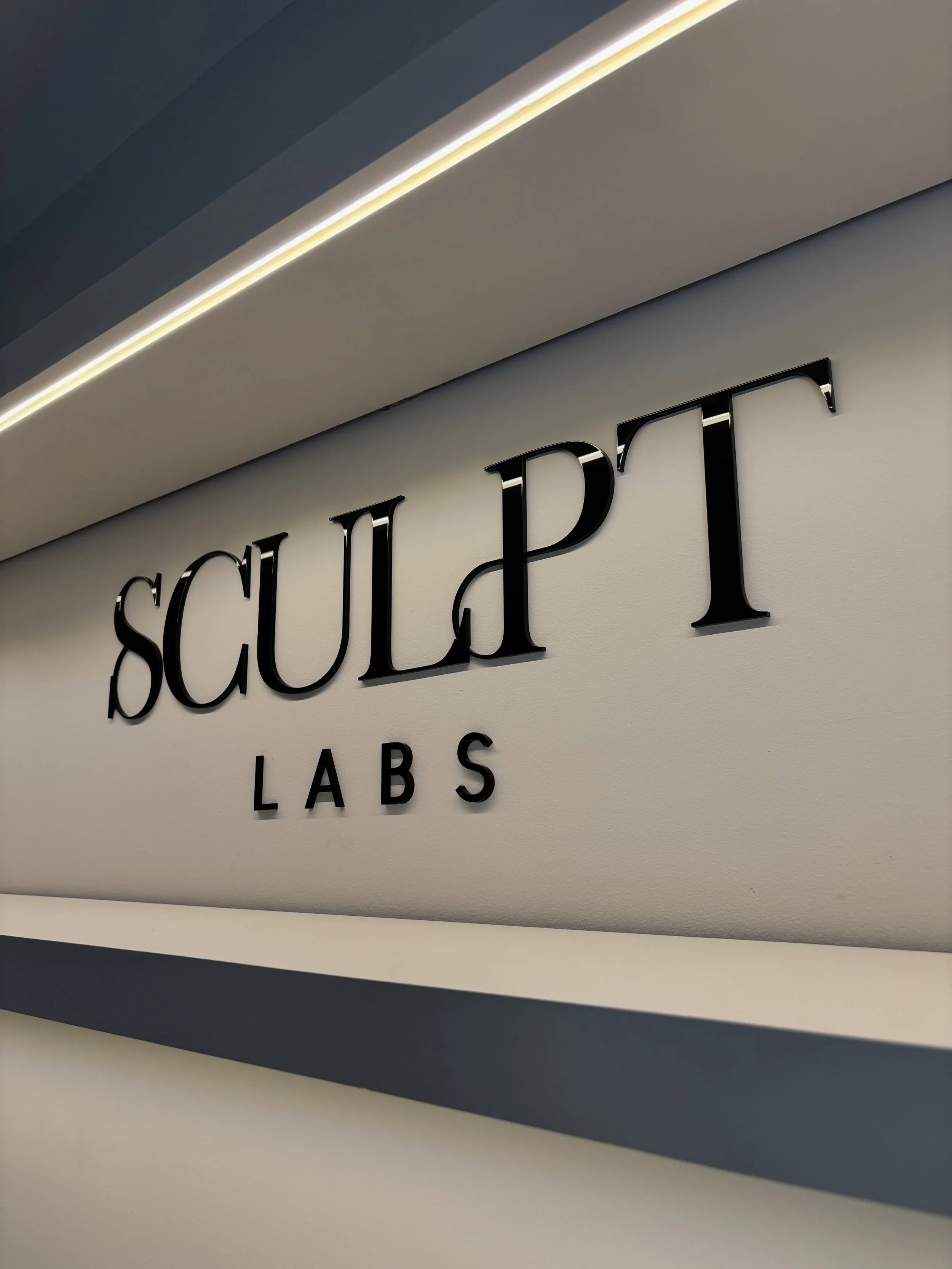 We were up @sculptlabs_uk to put some final touches to the interior. How amazing does this look? 😍

#manchesterbusiness #signs #marple #lymphaticmassage