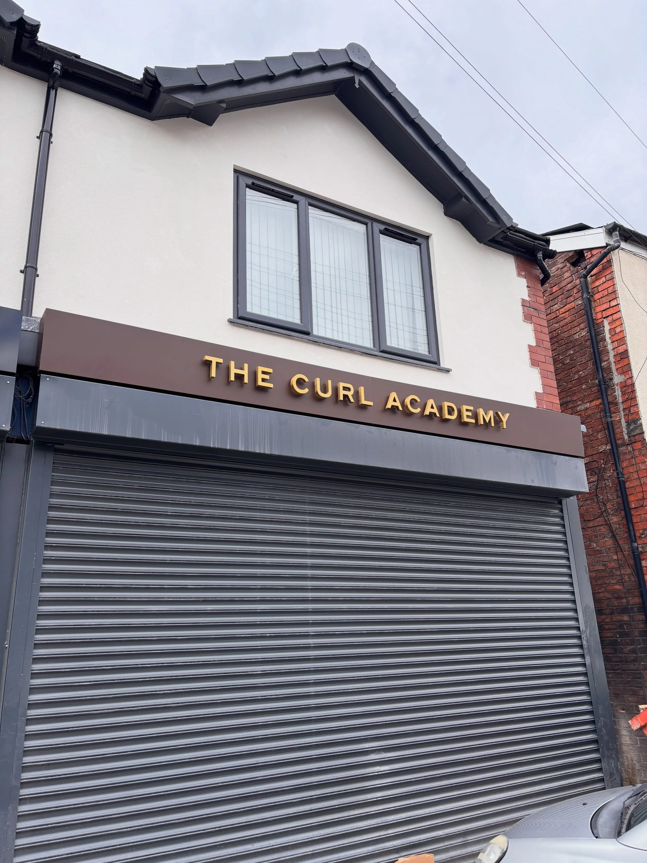 From design to install we&rsquo;ve got you covered @rapidsignsuk 

@thecurlacademymcr 

#signs #manchester #shopsign