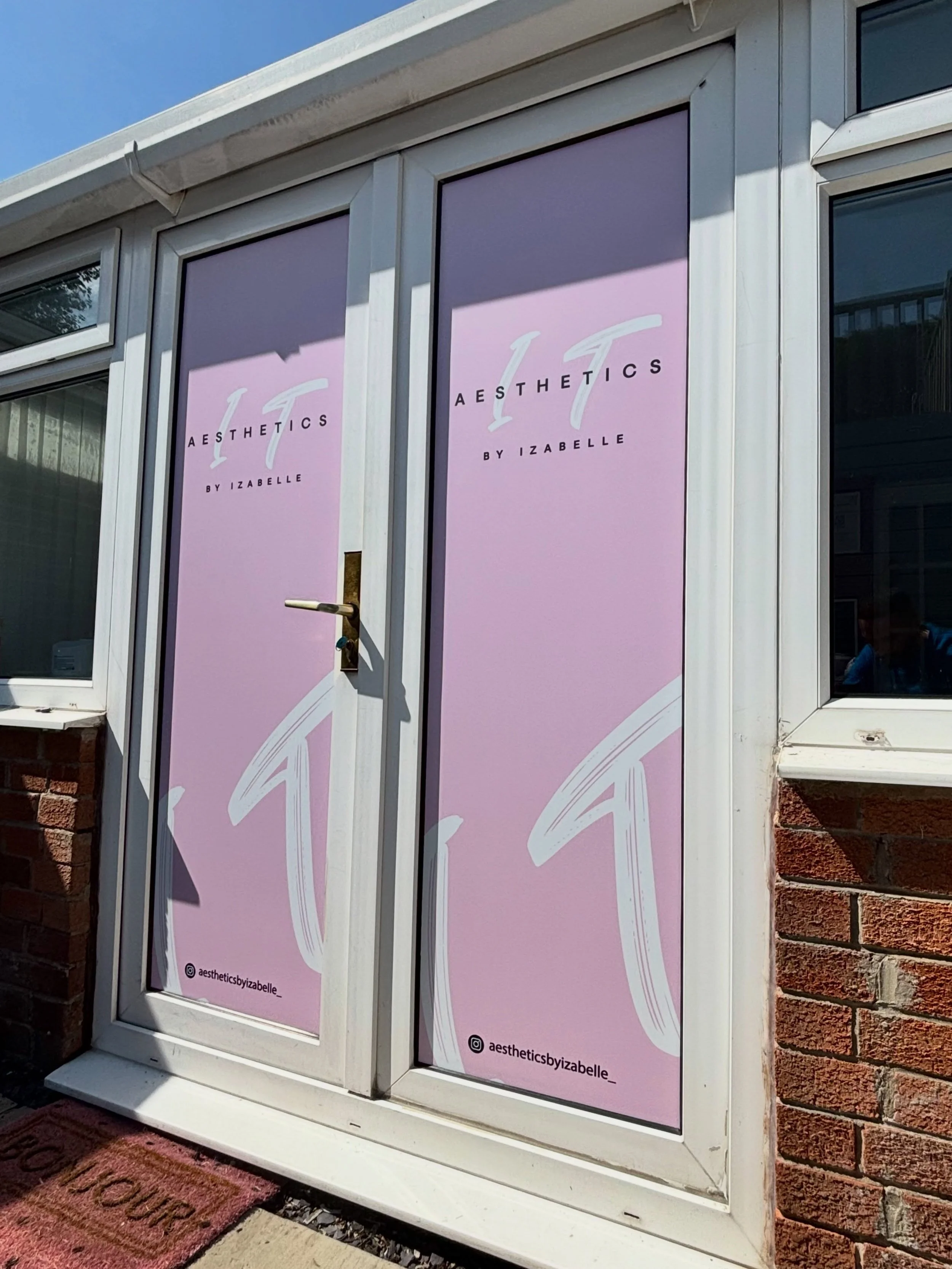 We were up at @aestheticsbyizabelle_ a little while back and installed some vibrant branding to the glass window panes. How great does this look? 😍

#manchesterbusiness #shawbusiness #oldham