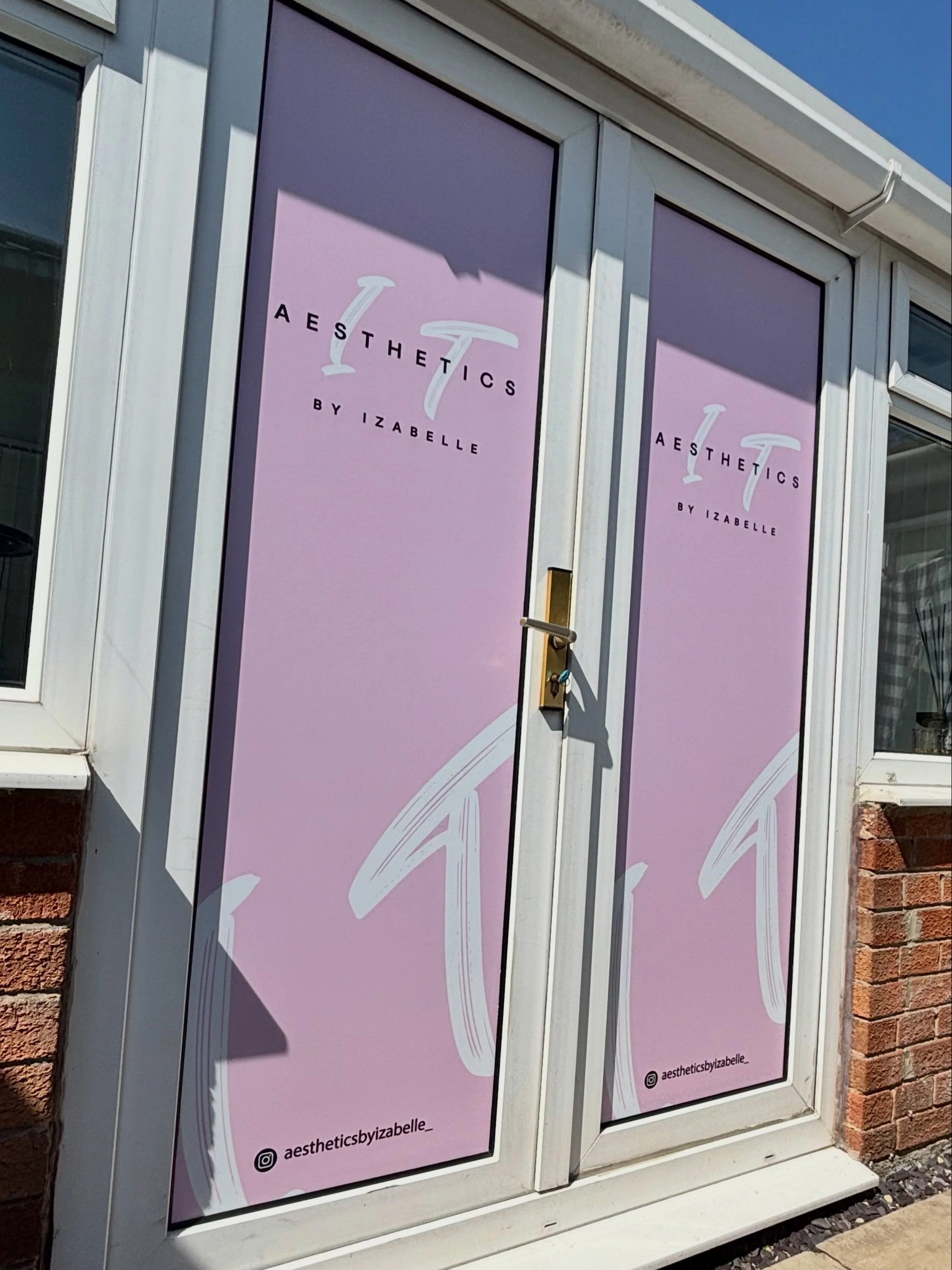 From design to install we&rsquo;ve got you covered @rapidsignsuk 

#manchesterbusiness #manchesterbusinesses #windowgraphics