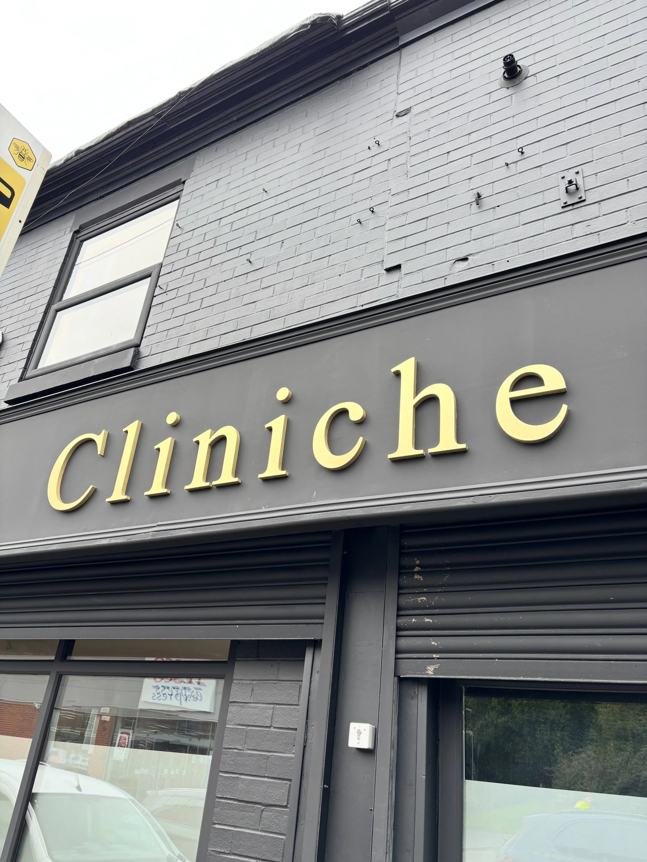 Huge congratulations to @cli.niche on the moving to the new premises. We had the pleasure of being a small part of it but how magnificent does this look? 😍

#manchesterbusiness #manchesterbusinesses #burybusiness #laserclinic