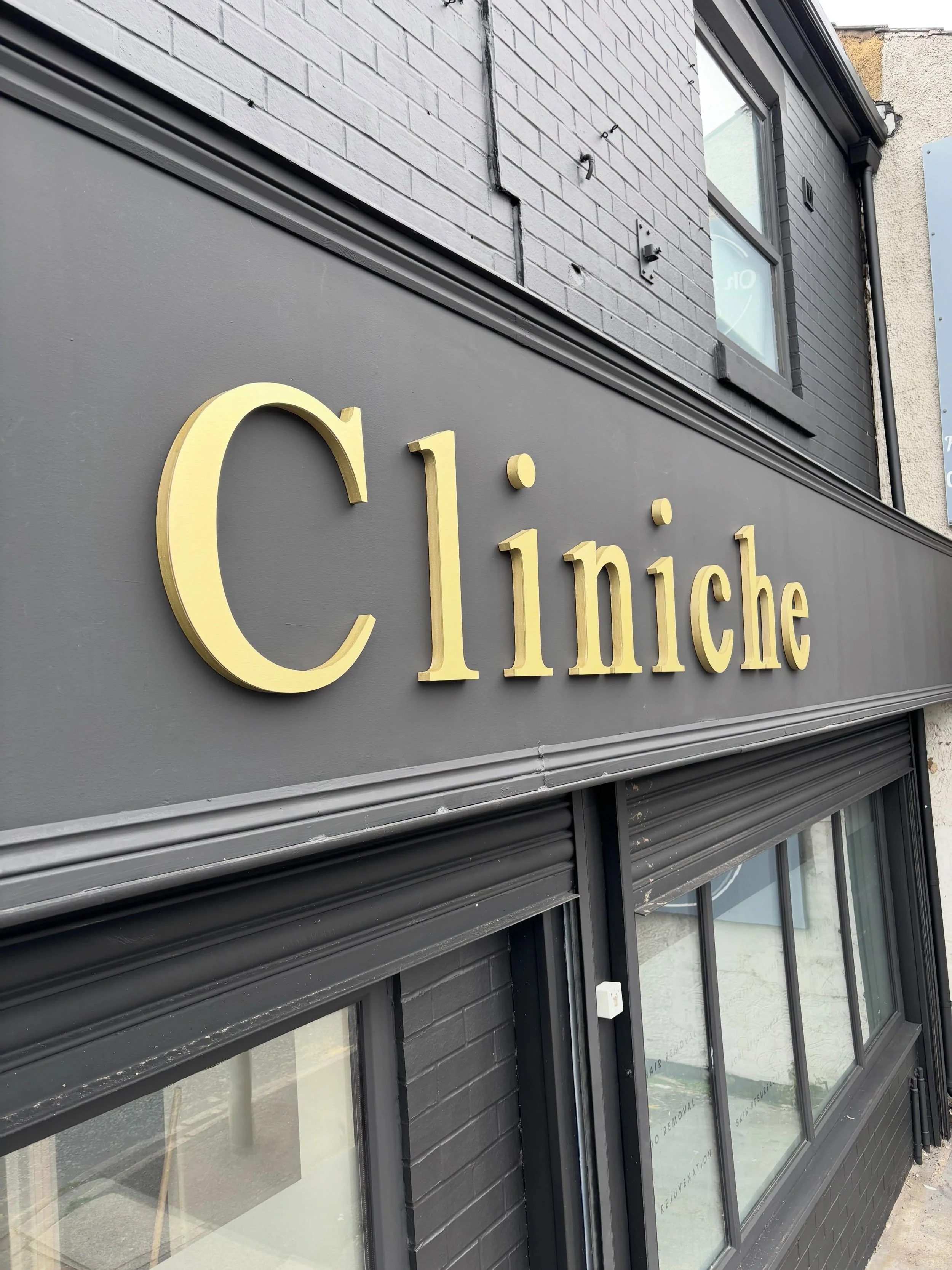 These are gold 3d letters that we did for Cliniche in Bury. Let us help you get it right the first time @rapidsignsuk 

#burybusiness #manchesterbusiness #signs