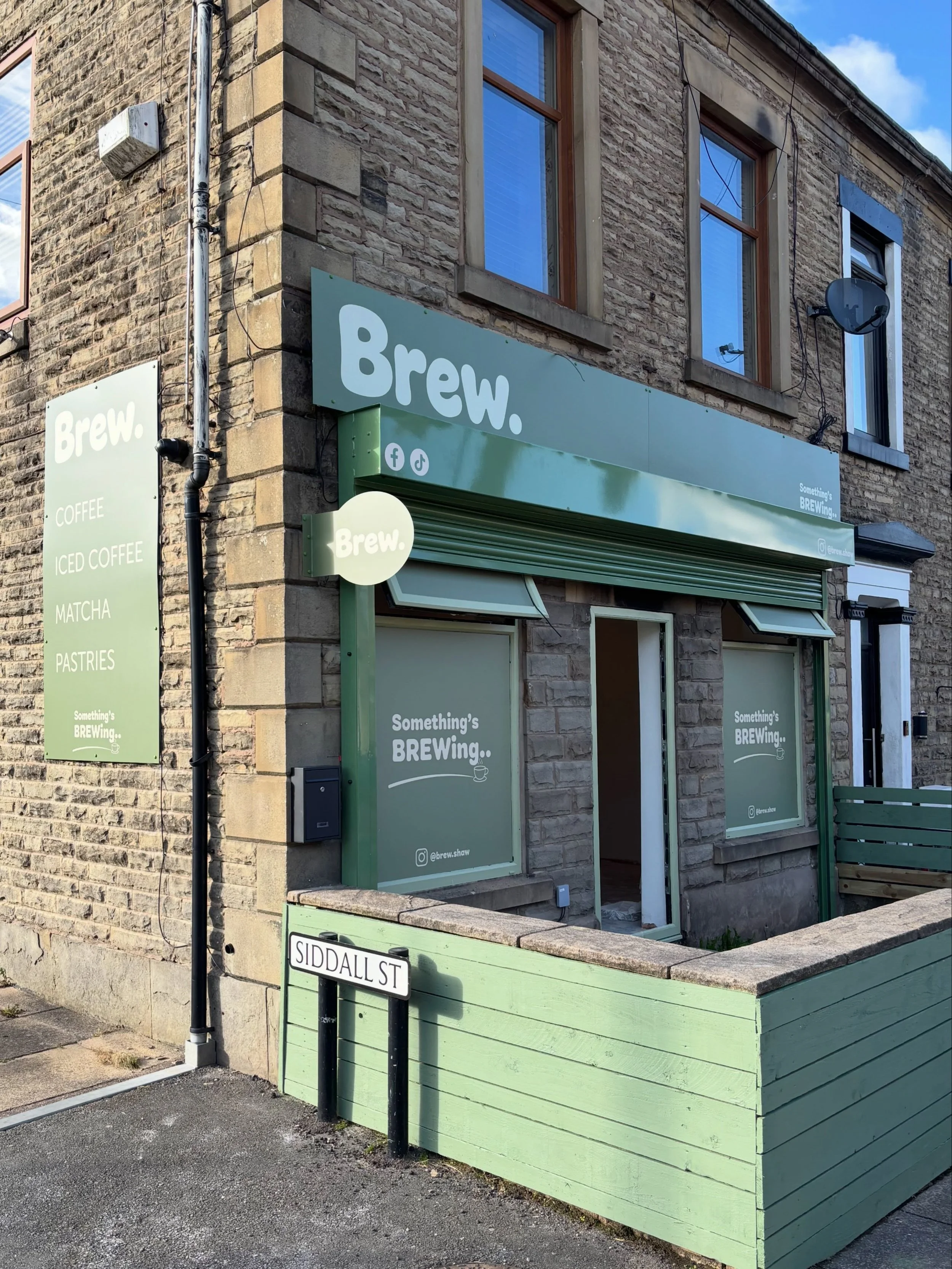 From design to installation we&rsquo;ve got you covered @rapidsignsuk 

#manchesterbusiness #oldhambusiness
