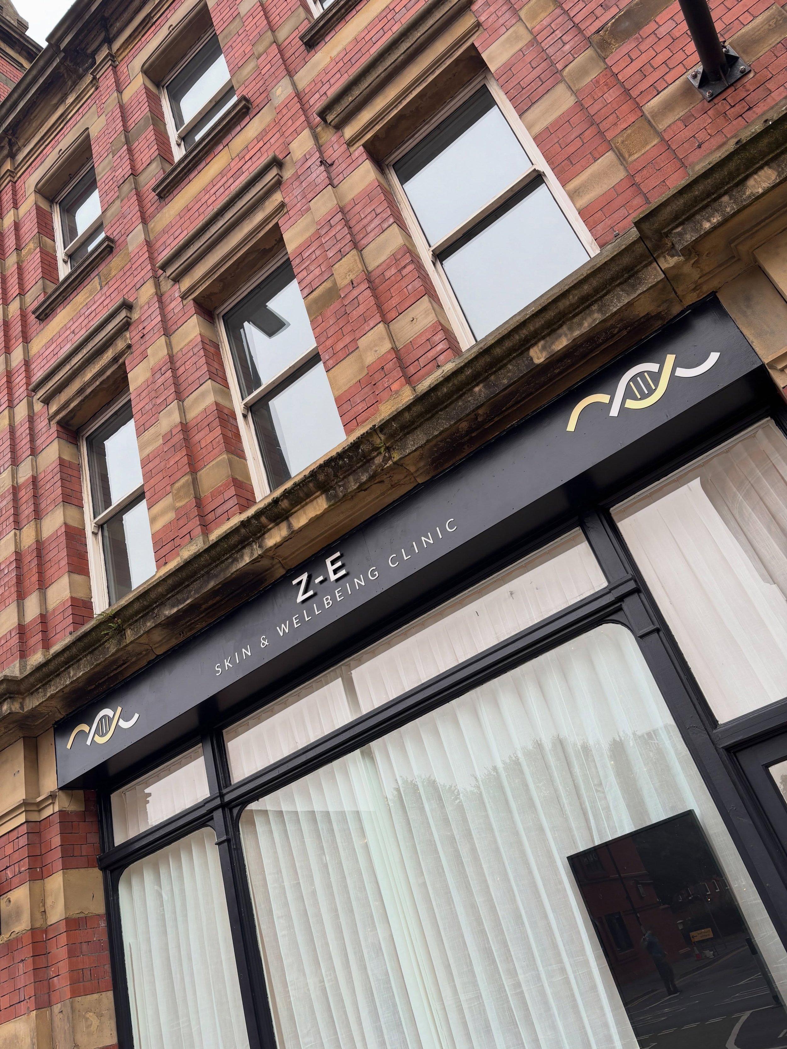 Massive congratulations to @zeskinclinic on their opening in deansgate. The place is so beautifully done and we had the amazing opportunity to be a small part of it. 
How amazing does this look. 

#manchesterbusiness #manchesterbusinesses #deansgate 