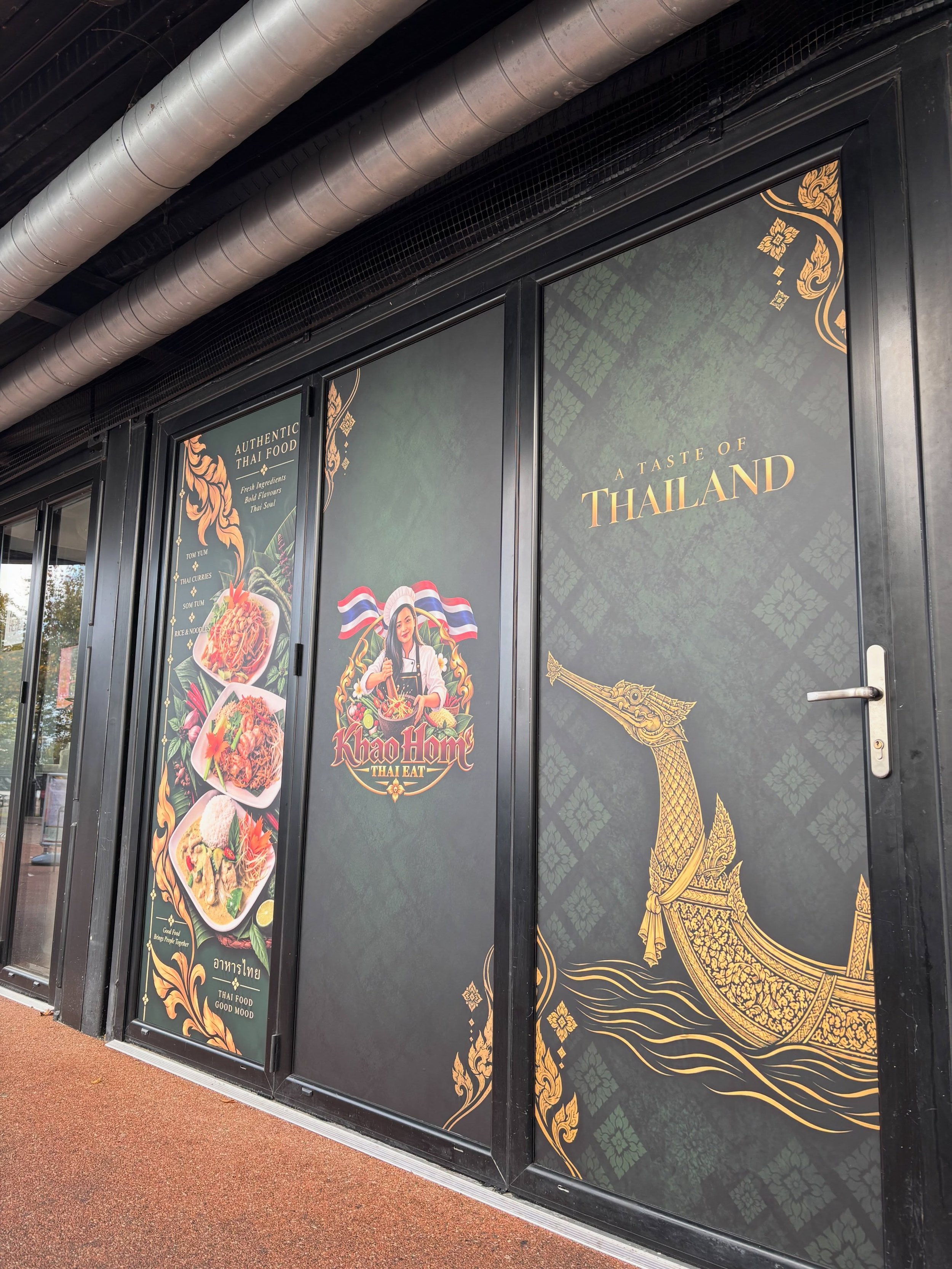 Huge congratulations to @khao.hom.thai on the opening at Salford quays. We had the pleasure of installing some window signage and how great does this look? 

#manchesterbusiness #salfordquays #signs