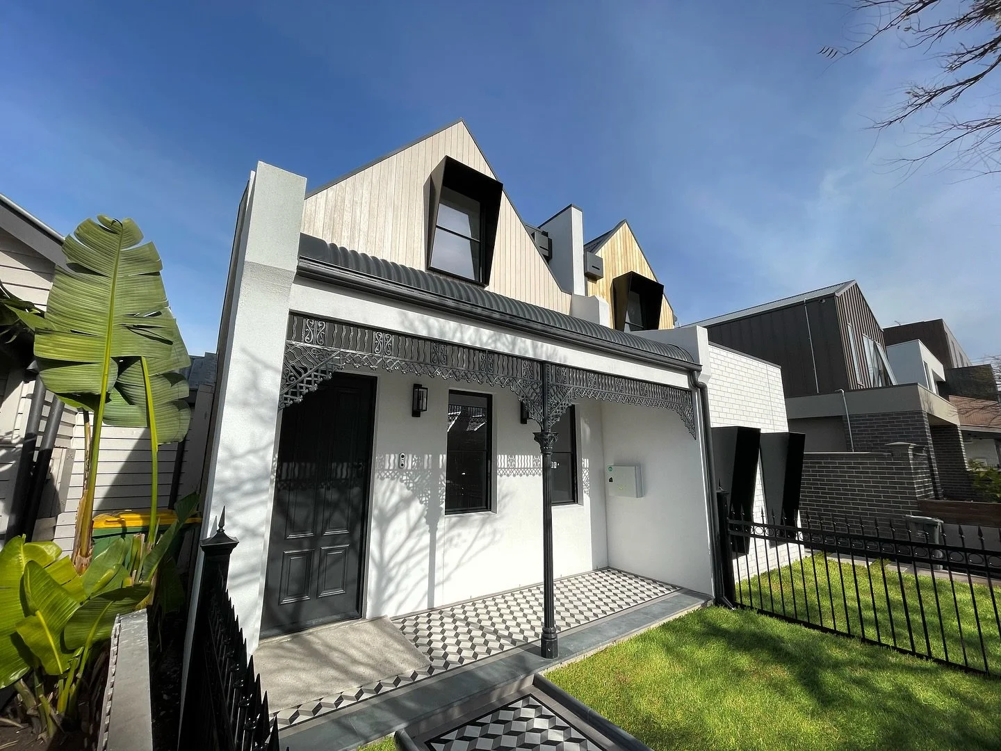 Sunny day in Northcote ☀️ Revising this proud project, was quite simply a stunning achievement!

Design by @archsign_architecture working alongside &lsquo;Kindred Project&rsquo;. Bespoke dual-occupancy in Northcote. 

🏆🏆 Double Award winner! Dual O