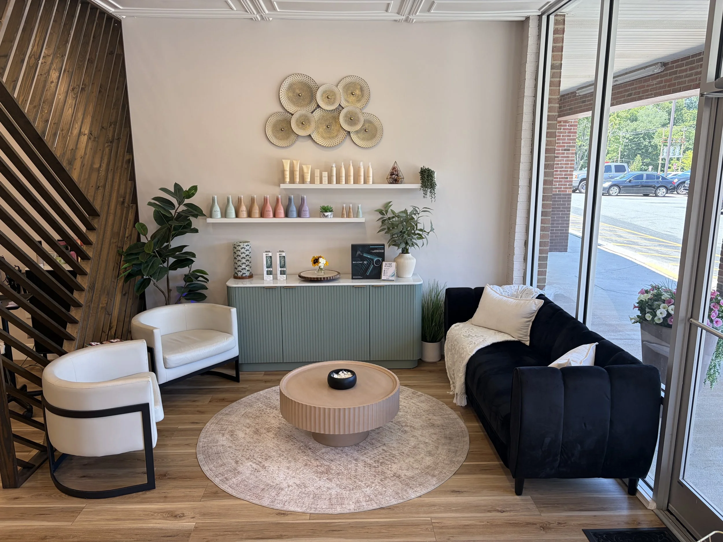 salon waiting area .jpeg