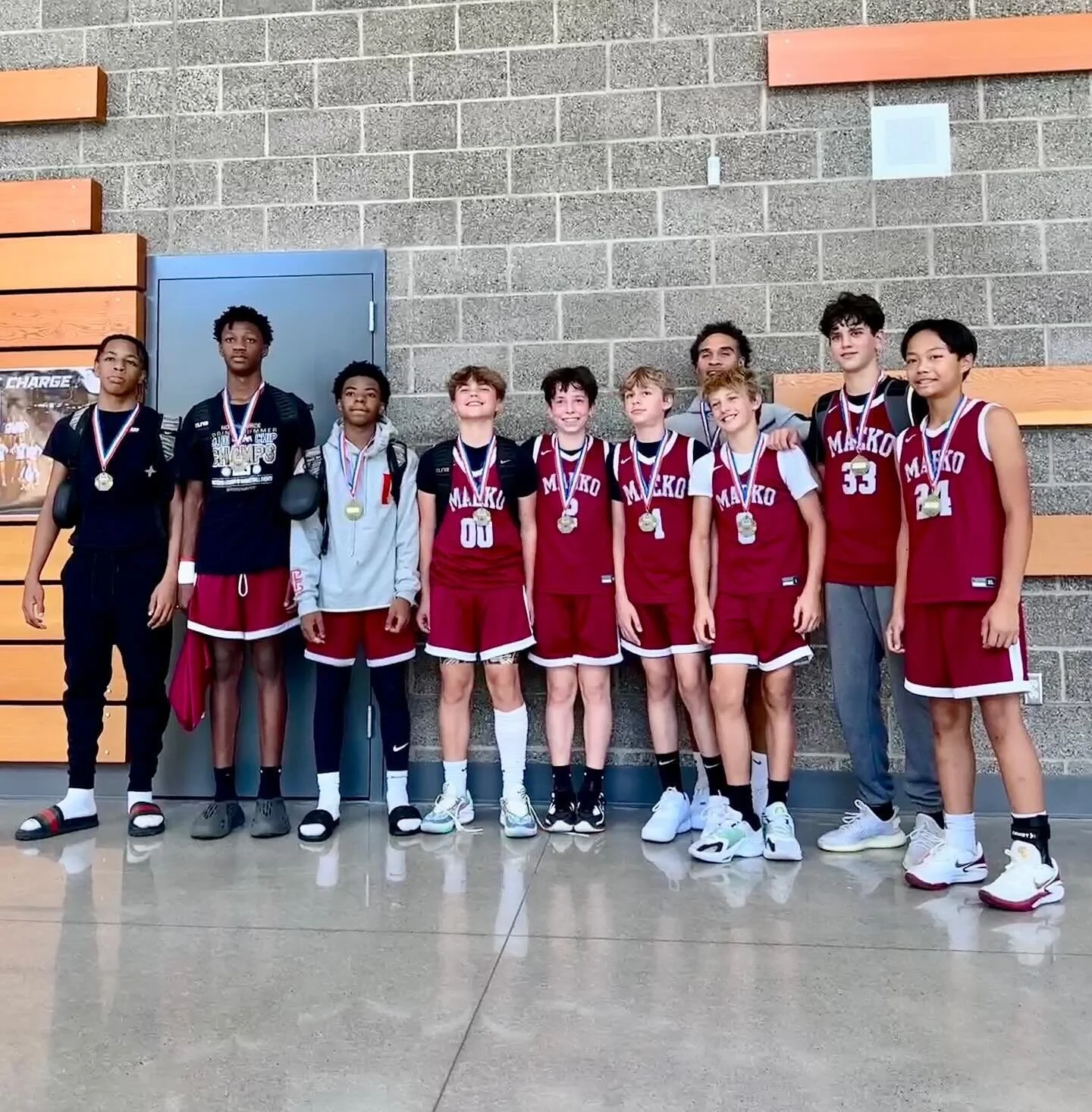 Coach Omar Leary and the Maeko team kicked off the fall season by winning the 8th Grade Division 1 title @hoopsource's Fall Preview Tournament. Action shots by @cctkusmin #hoops #pdx #basketball