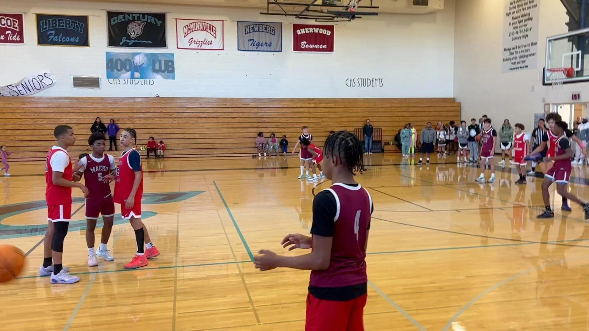 Maeko led by Coach Omar Leary wins the @hoopsource The Halloween Ball tournament championship in a hard fought team victory in overtime against World Class Renegades from Tacoma 84-80 including this buzzer beater three at the end of regulation by @dr