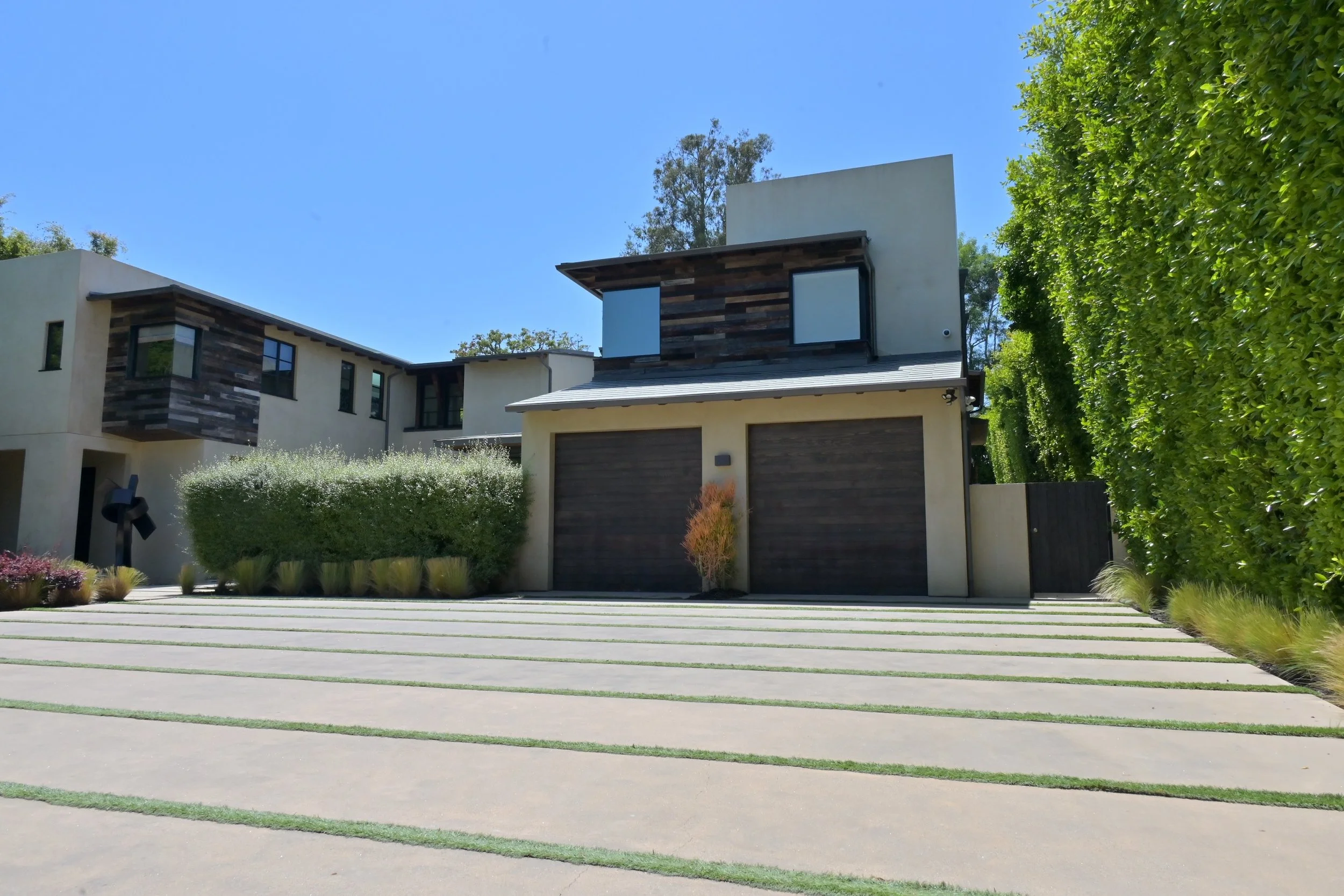 CAST 12165 - Brentwood