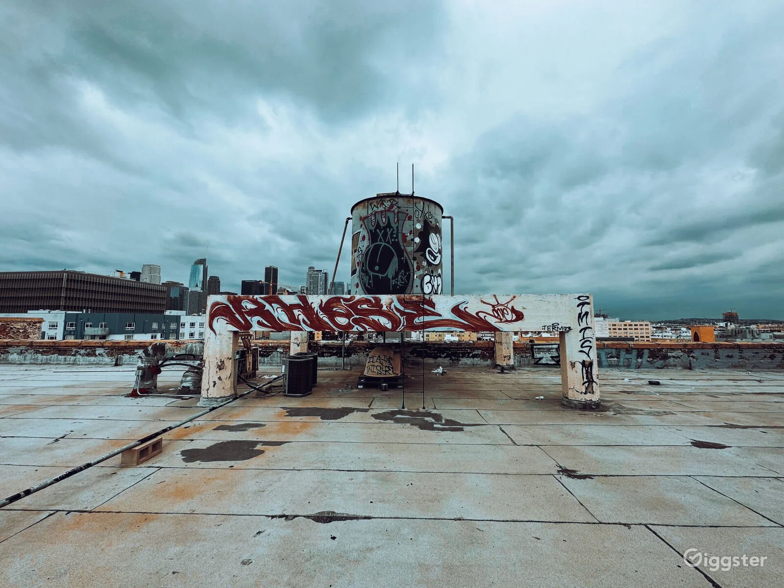 Giggster - Skyline Graffiti Rooftop - DTLA - File