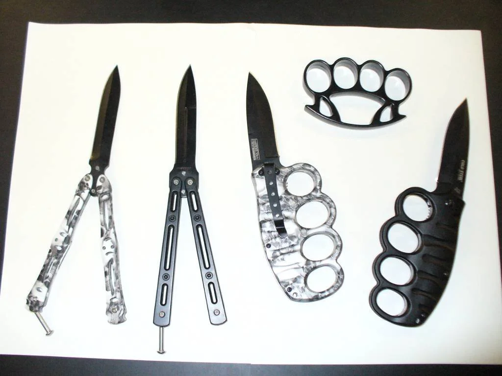 Bewaffnetes Handeltreiben mit Betäubungsmitteln (§ 30a Abs. 2 Nr. 2 BtMG) – Strafe, Voraussetzungen &amp; Verteidigung