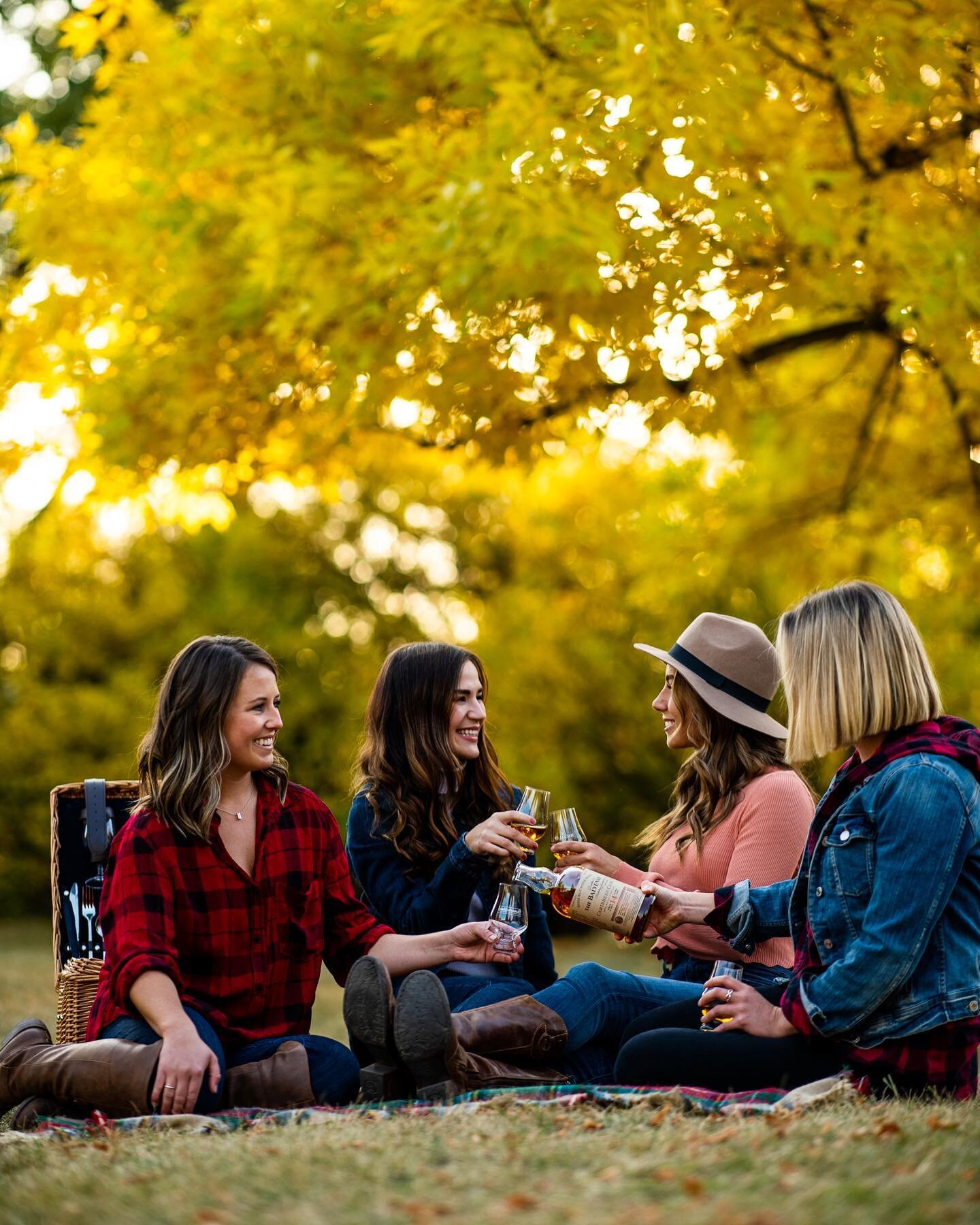 Warm nights were meant for moments just like this! 👌🥃