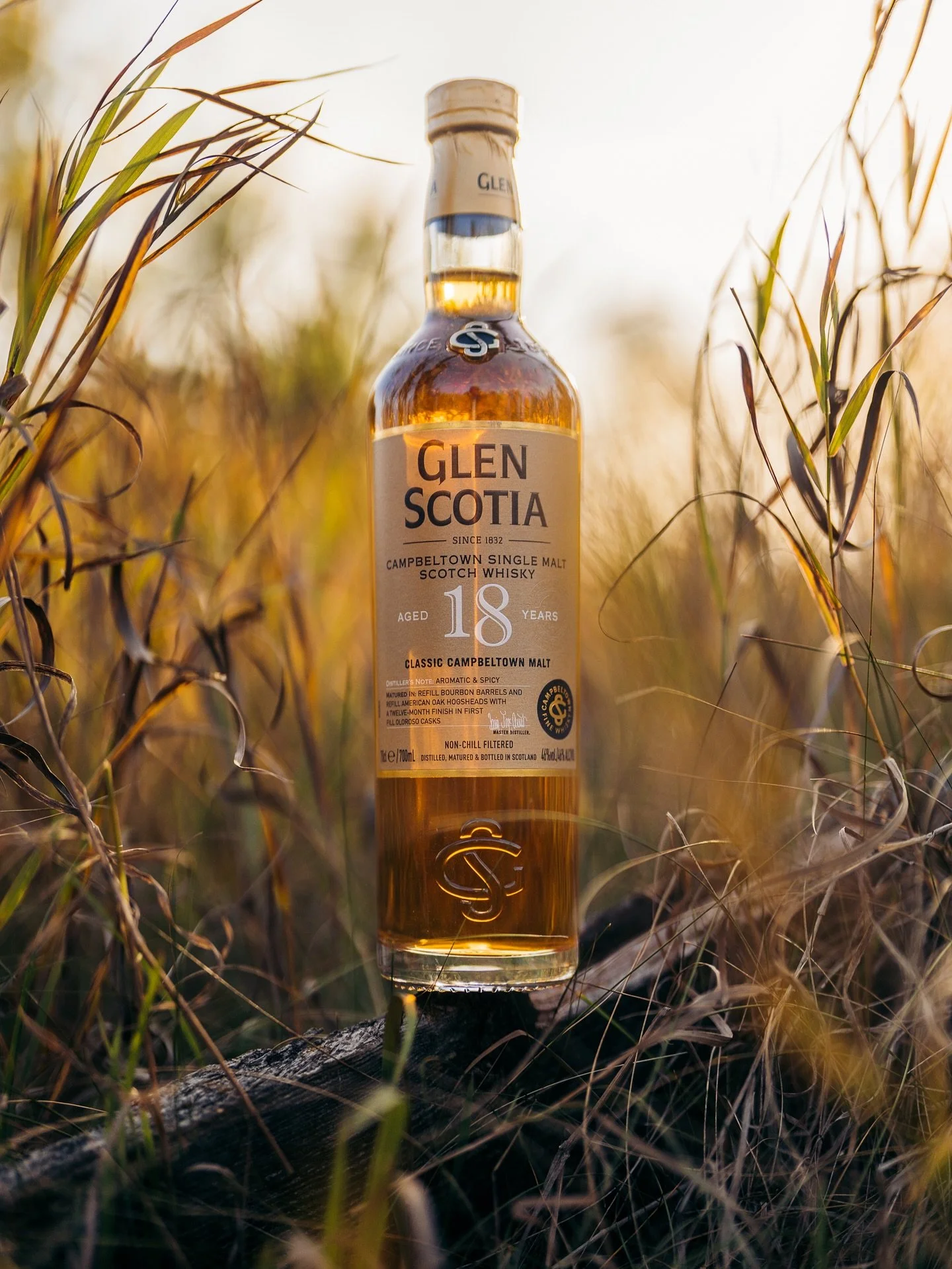 From a whisky lover’s perspective, the Glen Scotia 18 checks a lot of the boxes, it’s non-chill filtered, bottled at 46% ABV, and aged in a mix of refill bourbon barrels before a final maturation in first-fill Oloroso sherry casks. 
It&r