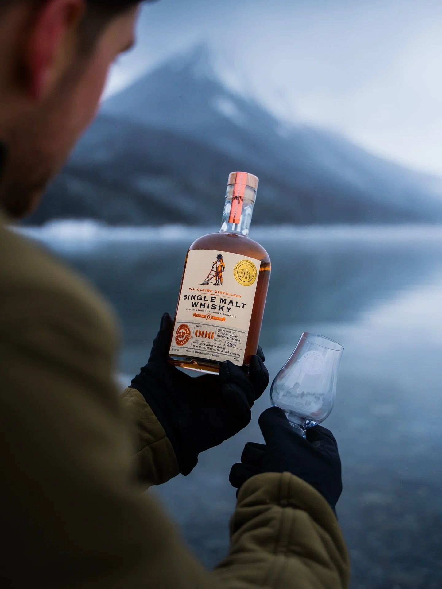 Frost in the air, whisky in hand. The perfect recipe for a quick warmup. 🥃
