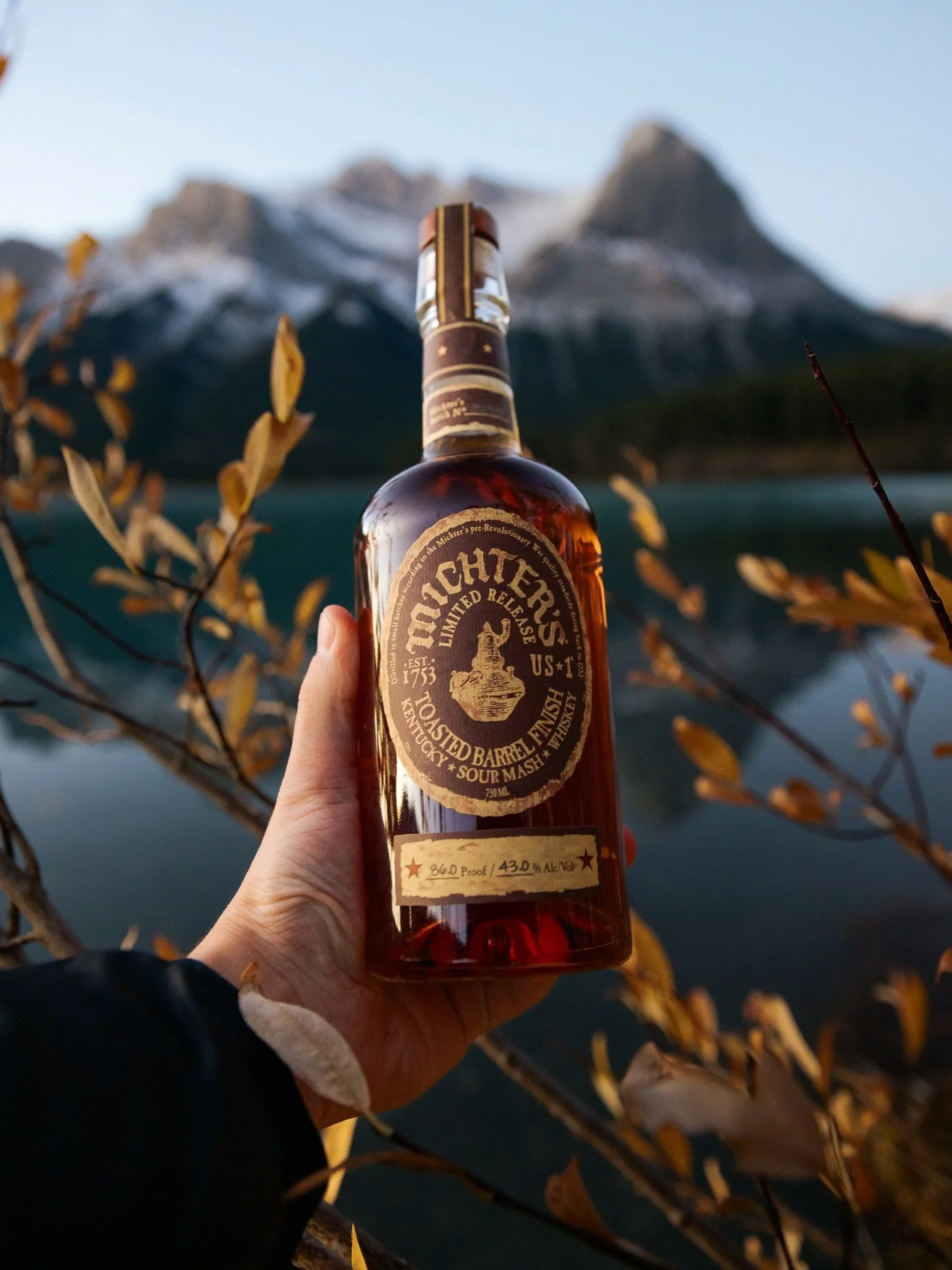 A toasty little twist on a classic. We might be a bit biased but Michter’s tastes best in the mountains! 🥃🏔️