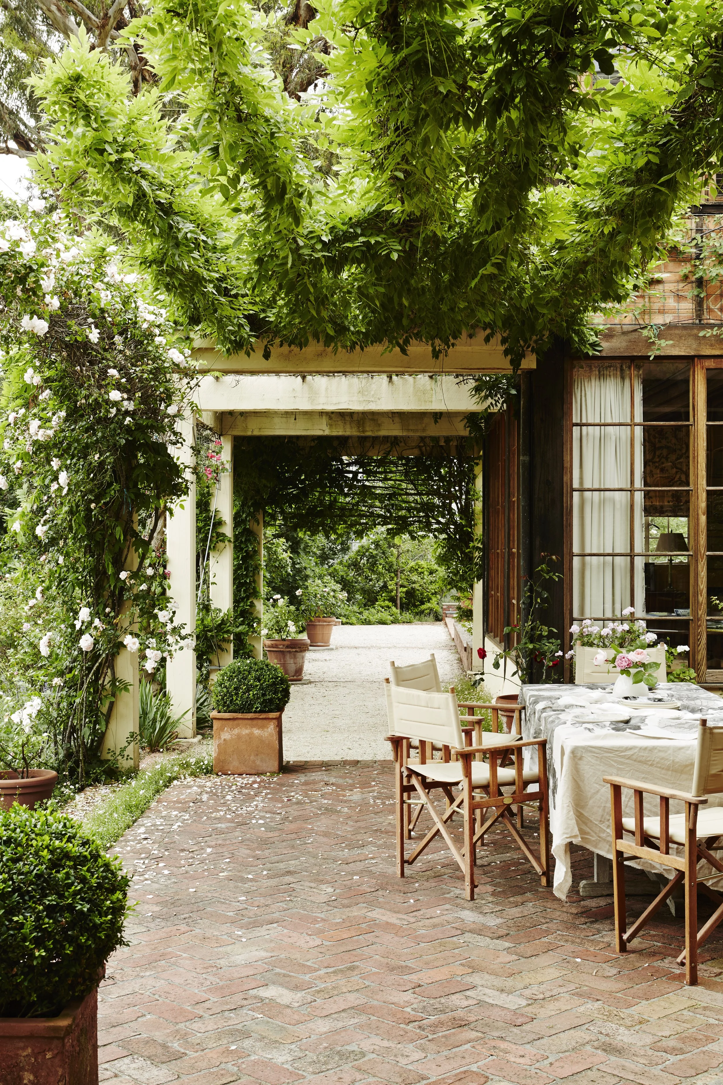 Outdoor dining space with garden. Landscape garden photographer Melbourne