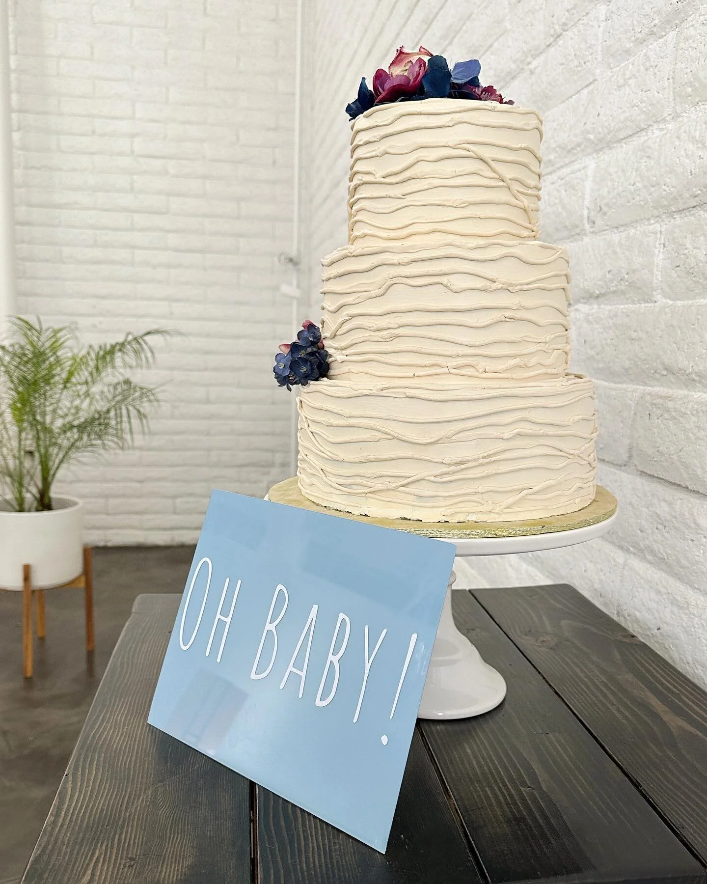 Oh baby is right! 🎂 I mean, look at that cake 😉

Looking for custom signage or elements to make your event that much more special?! 🎉 We can help! ✨

View more of our work ➡️ VowtoPerfection.com
&bull;
&bull;
&bull;
#VowtoPerfection #smallbusiness