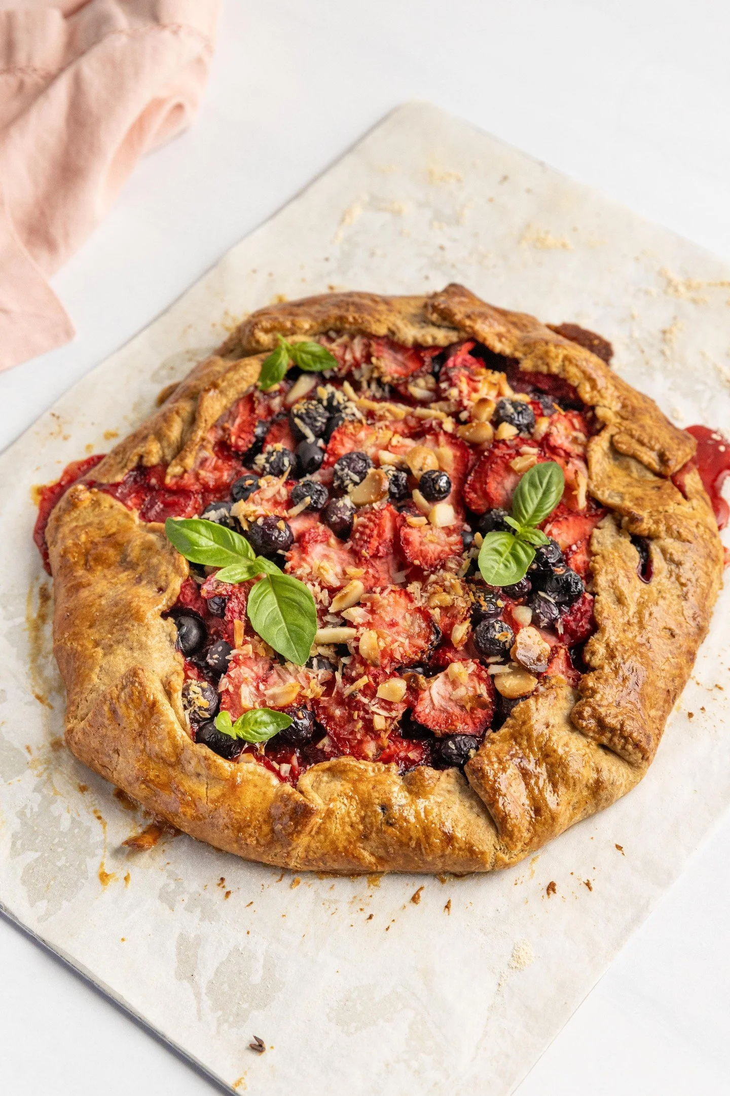 Rustic, jammy, buttery goodness 🍓✨ Jacq' Berry Macadamia Crostata is proof that pastry doesn&rsquo;t have to be perfect to be seriously delicious. Packed with jammy berries, toasted macadamias and the crispiest golden pastry🤌
Pro tip: cover your pa